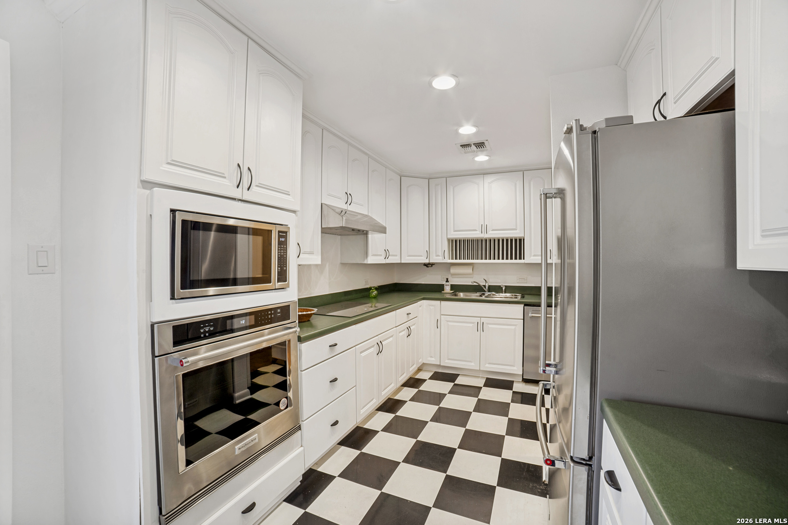 4001 N New Braunfels APT 1202A