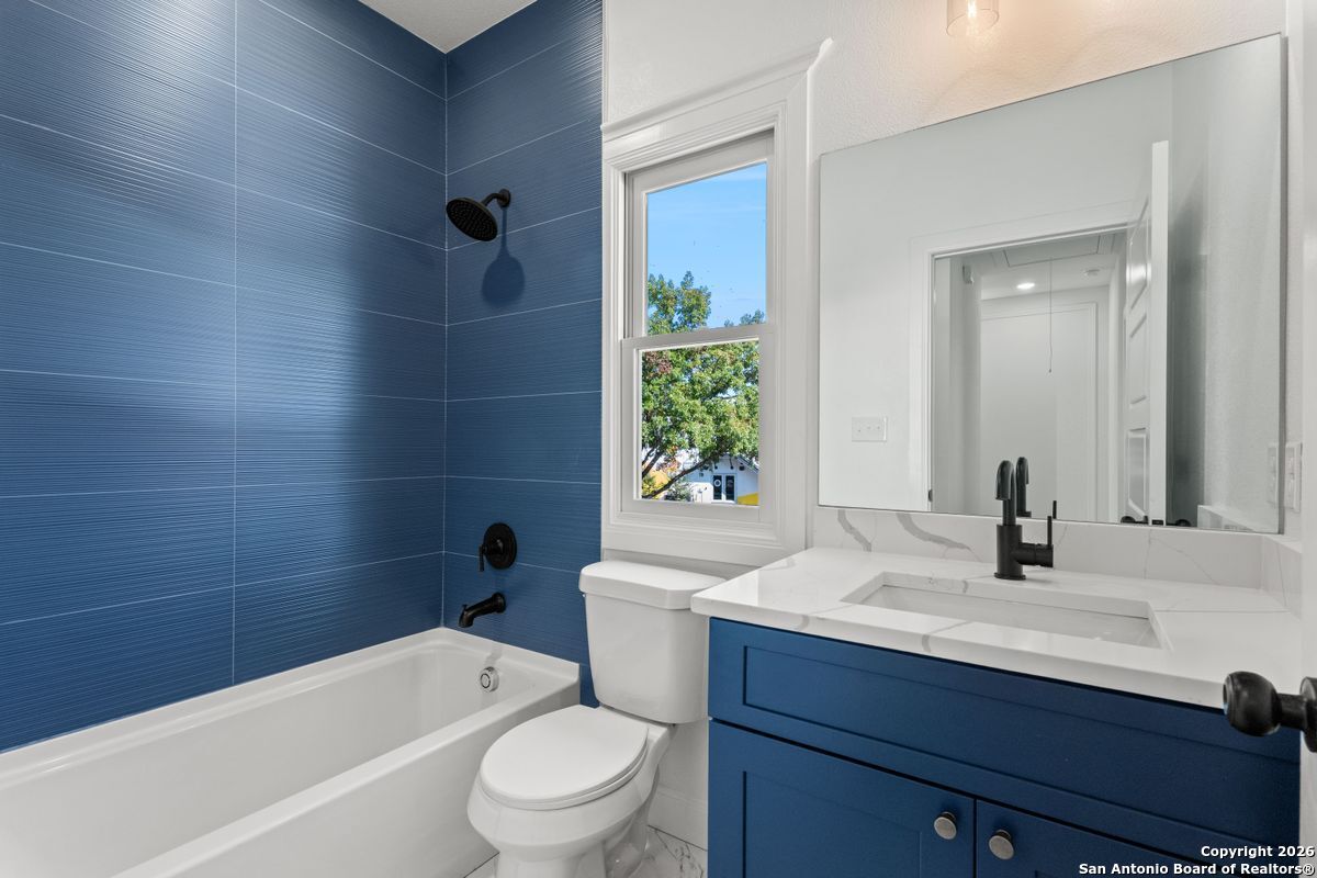 510 Stieren St 202