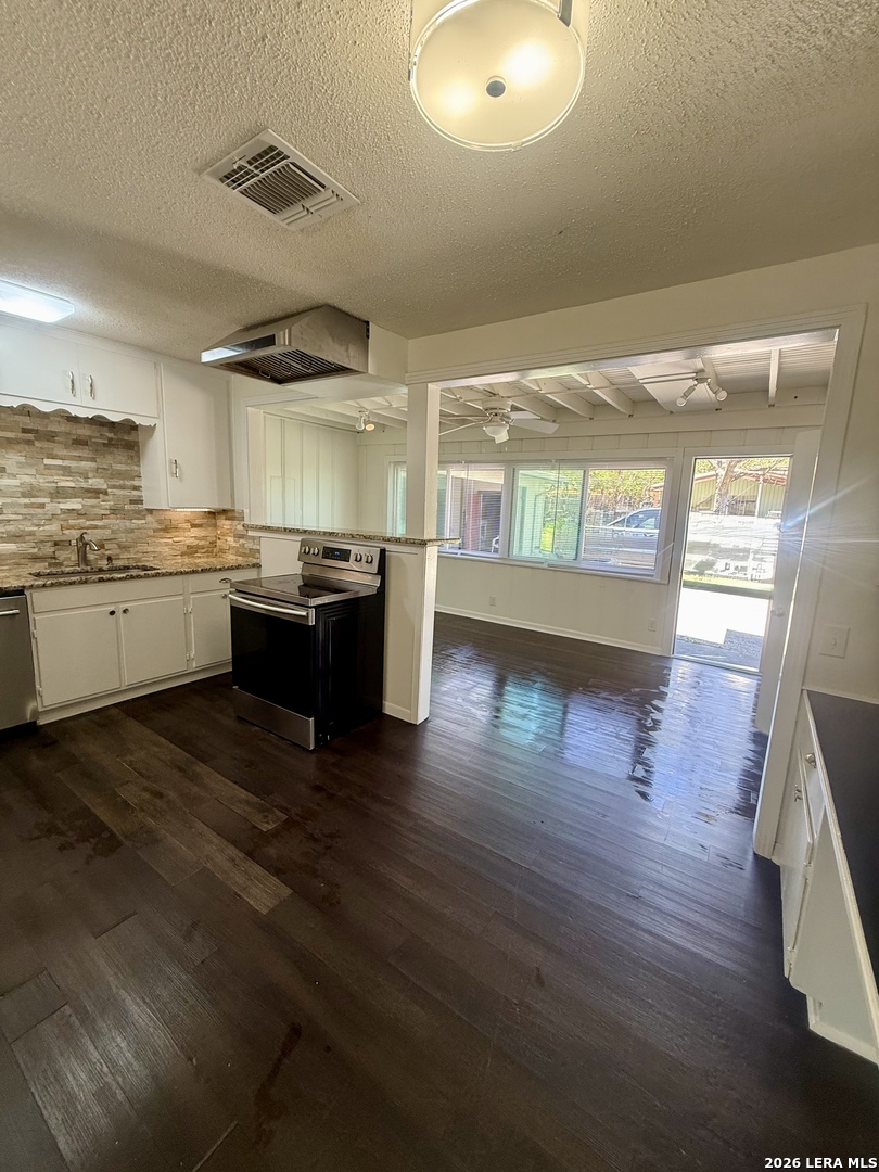 217 Deerwood Dr