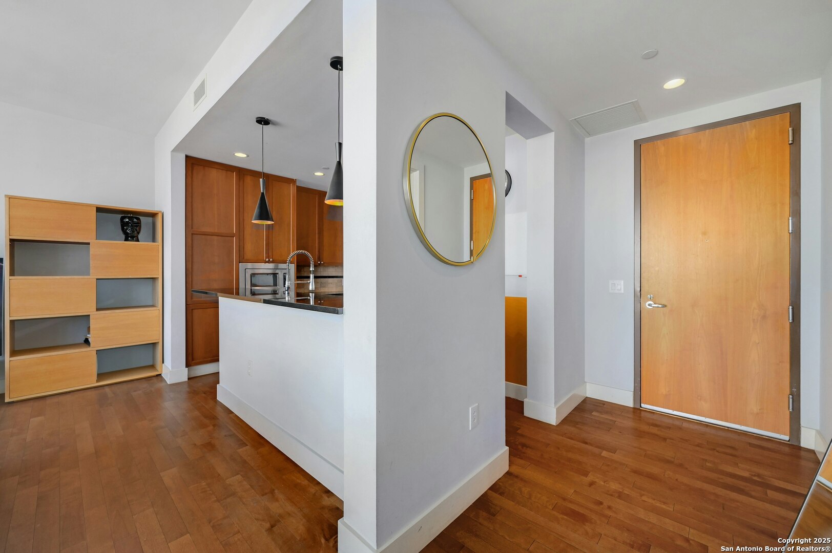 610 E MARKET ST 2816