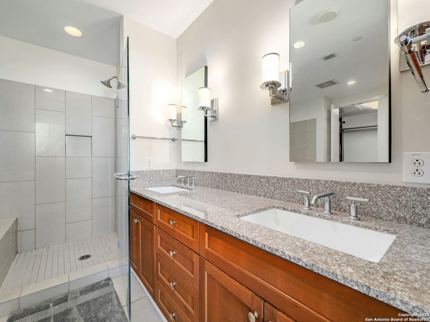 610 E MARKET ST 2816