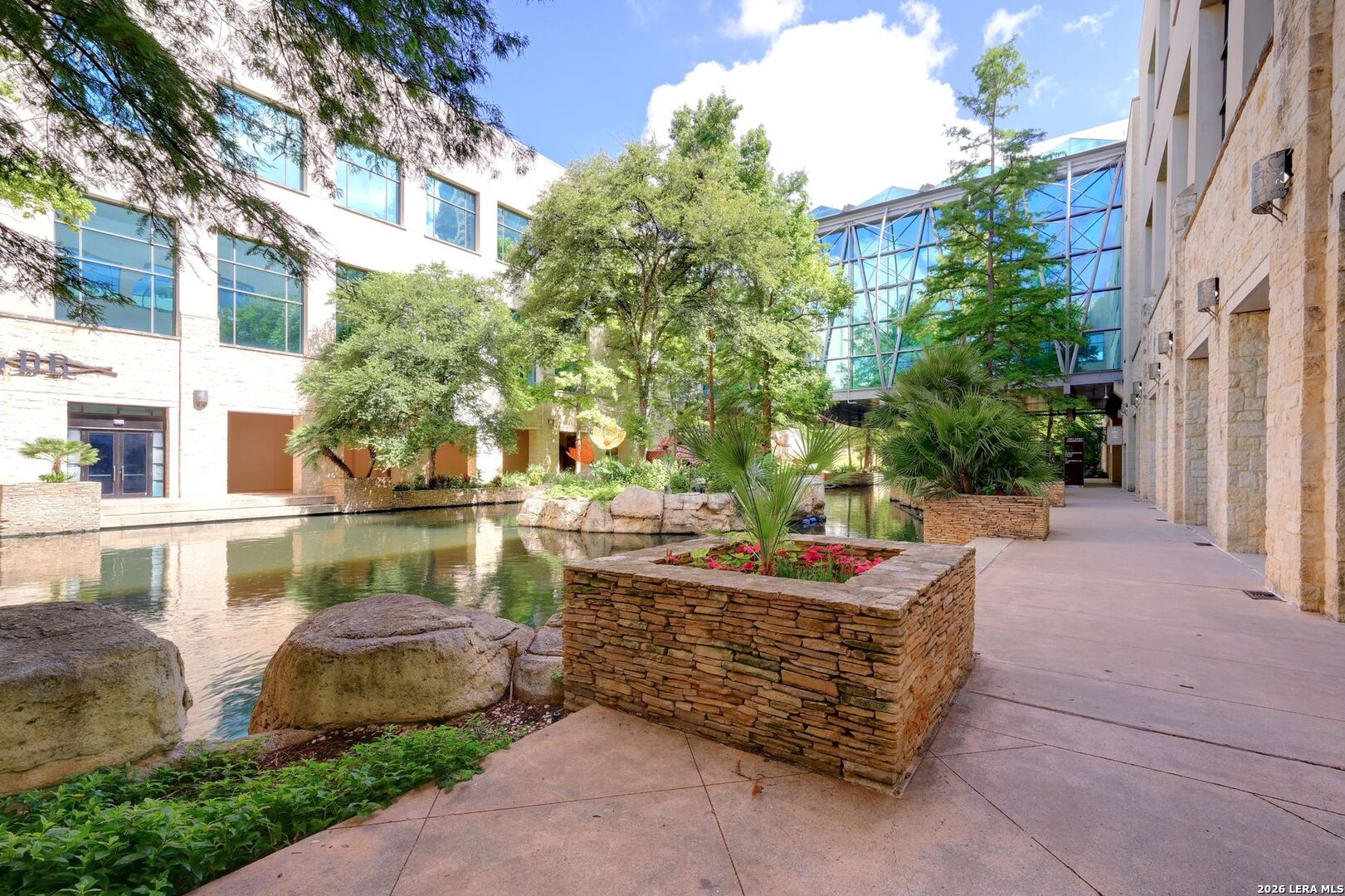 610 E MARKET ST 2816