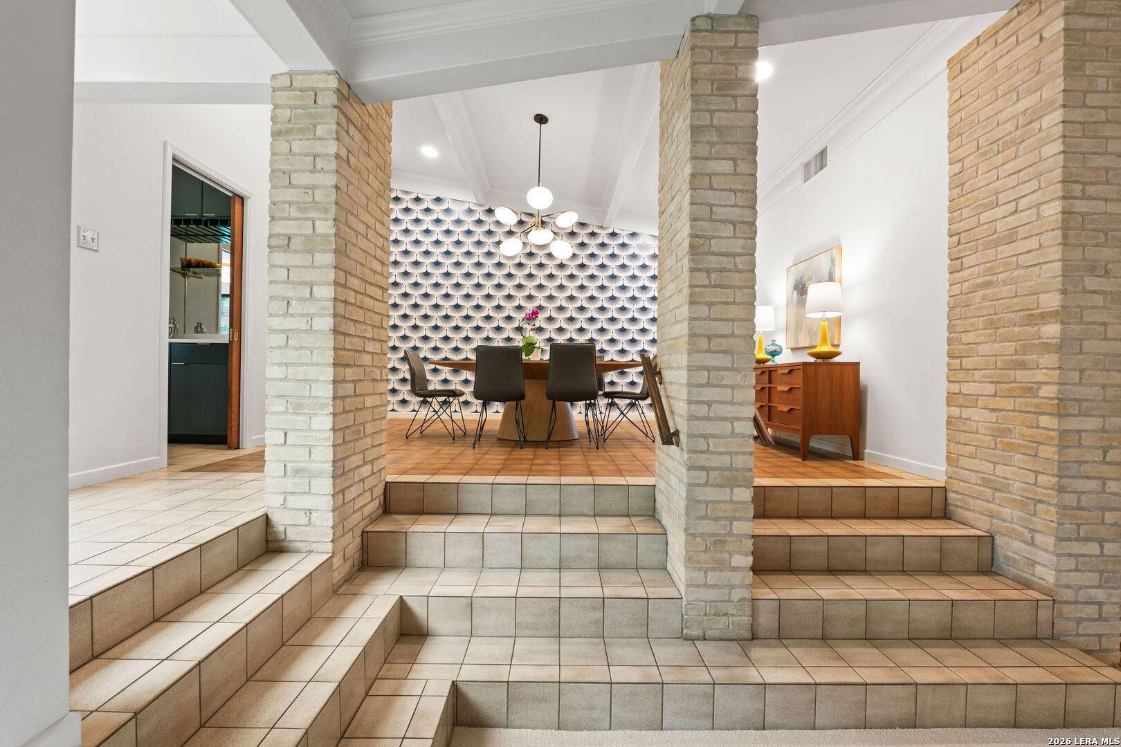 209 HENDERSON ST