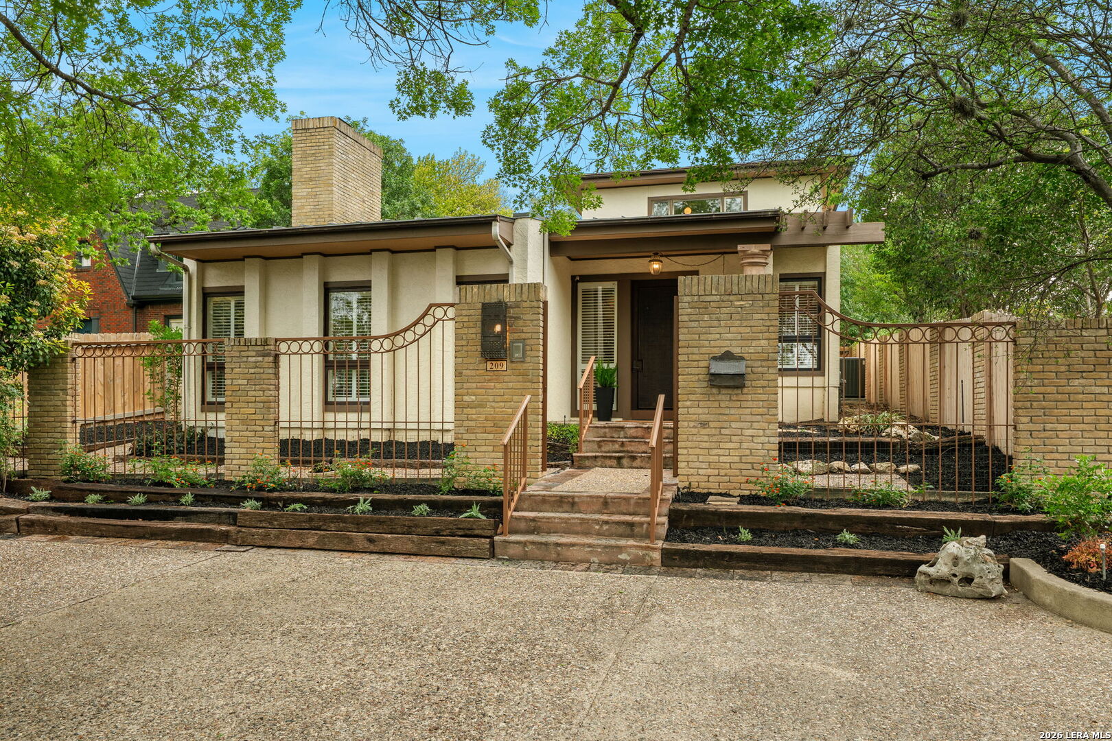 209 HENDERSON ST