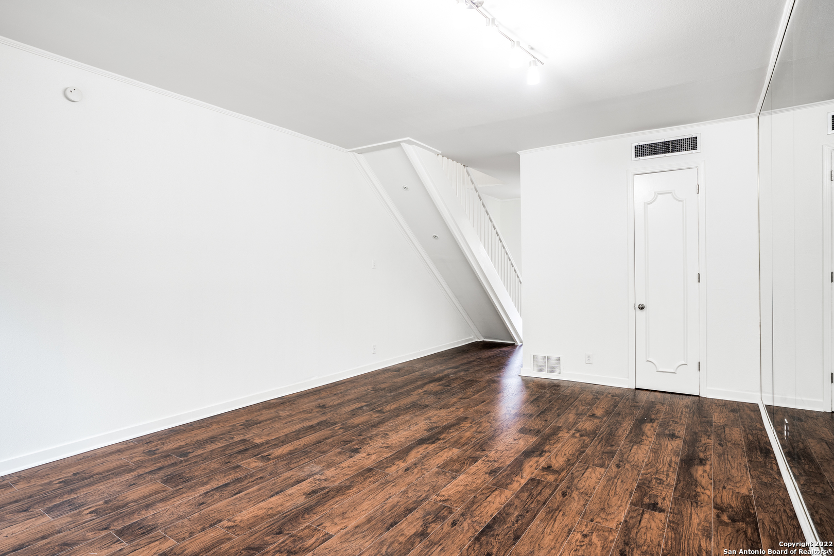 7711 BROADWAY 27C