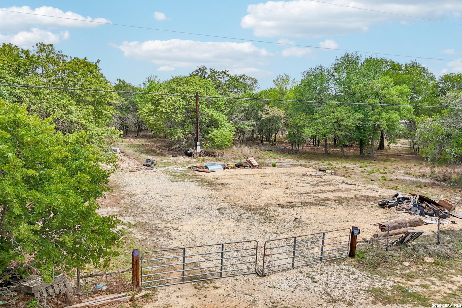 2424 HICKORY FORREST DR