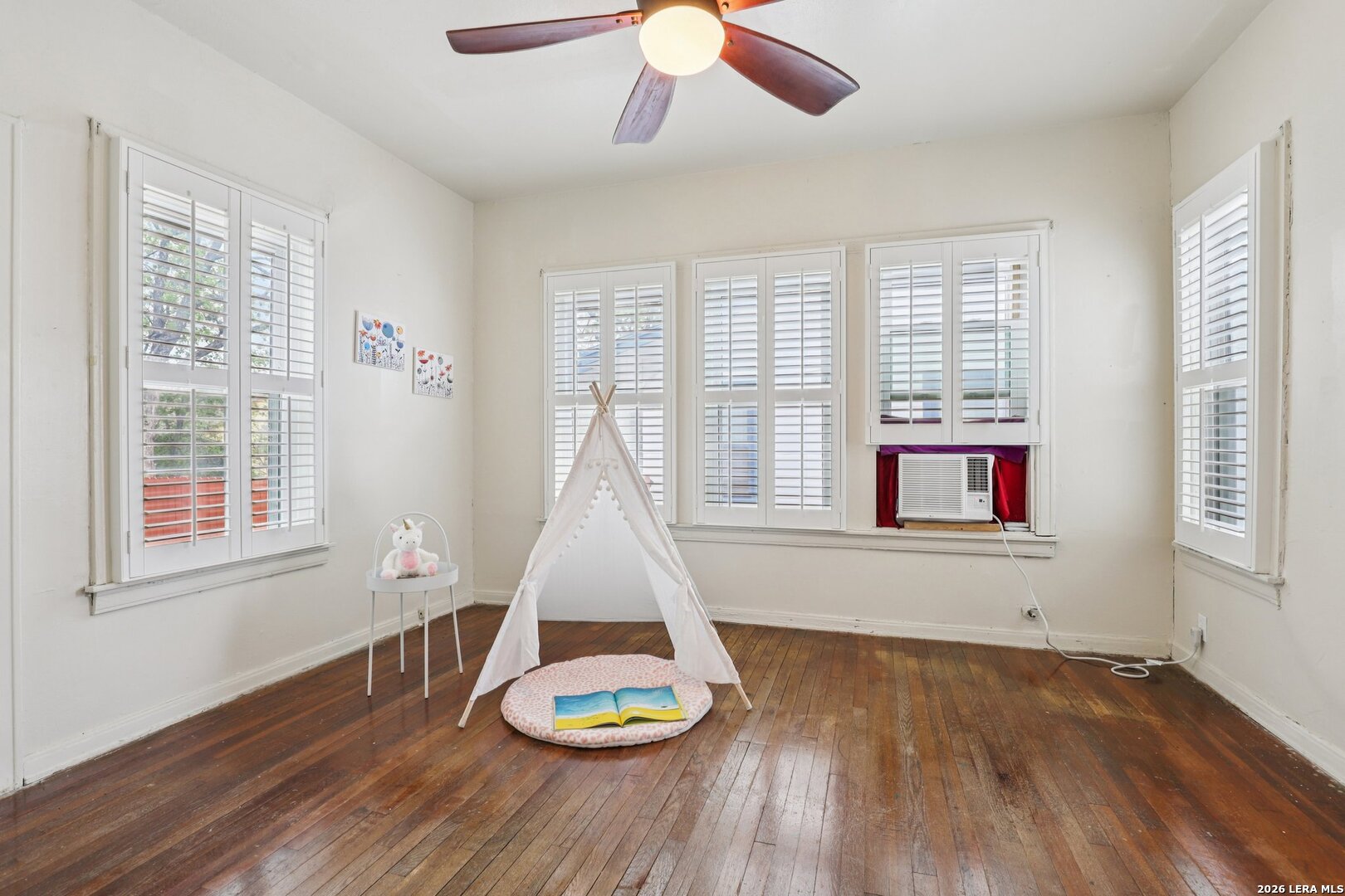 1331 W ROSEWOOD AVE
