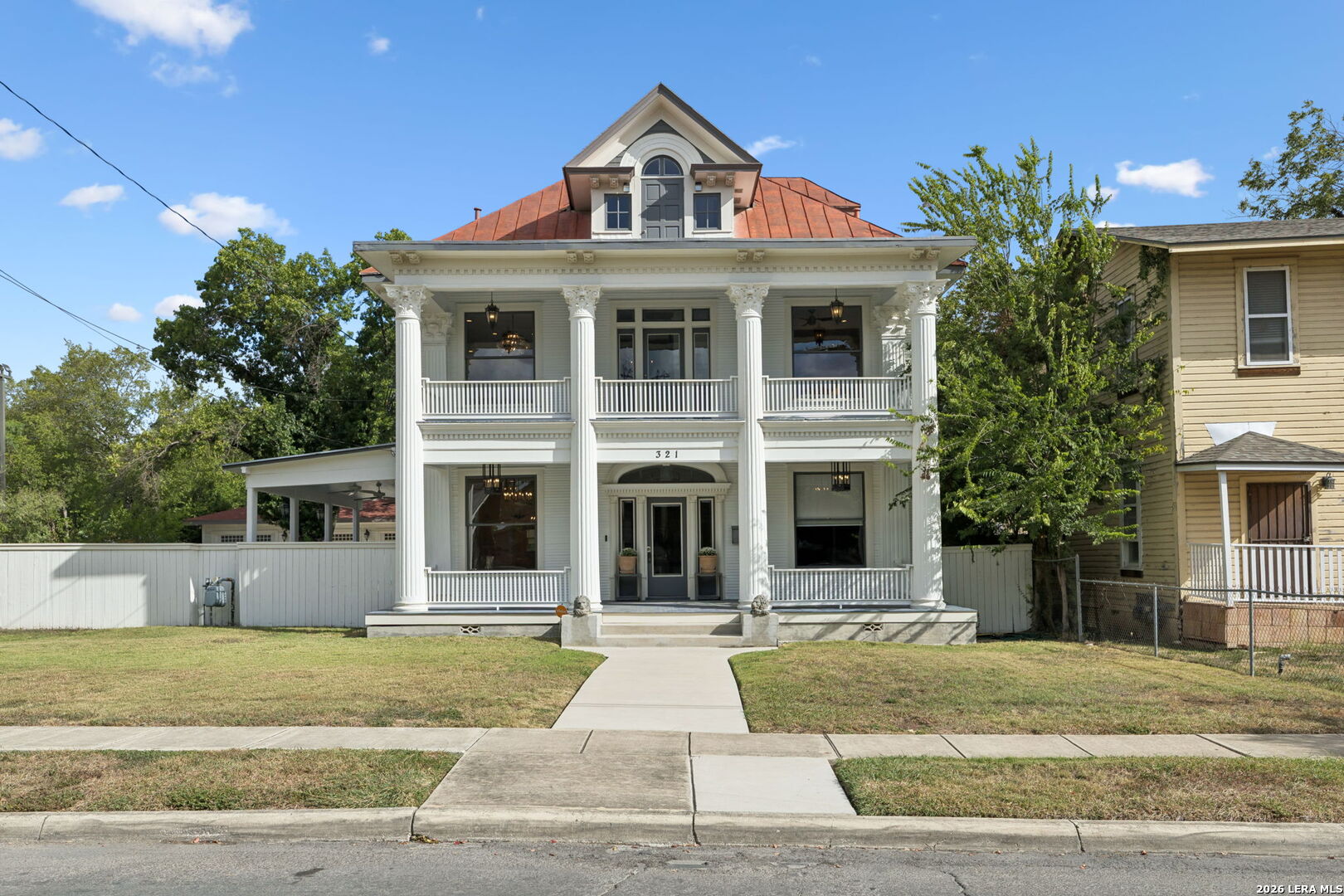 321 E DEWEY PL
