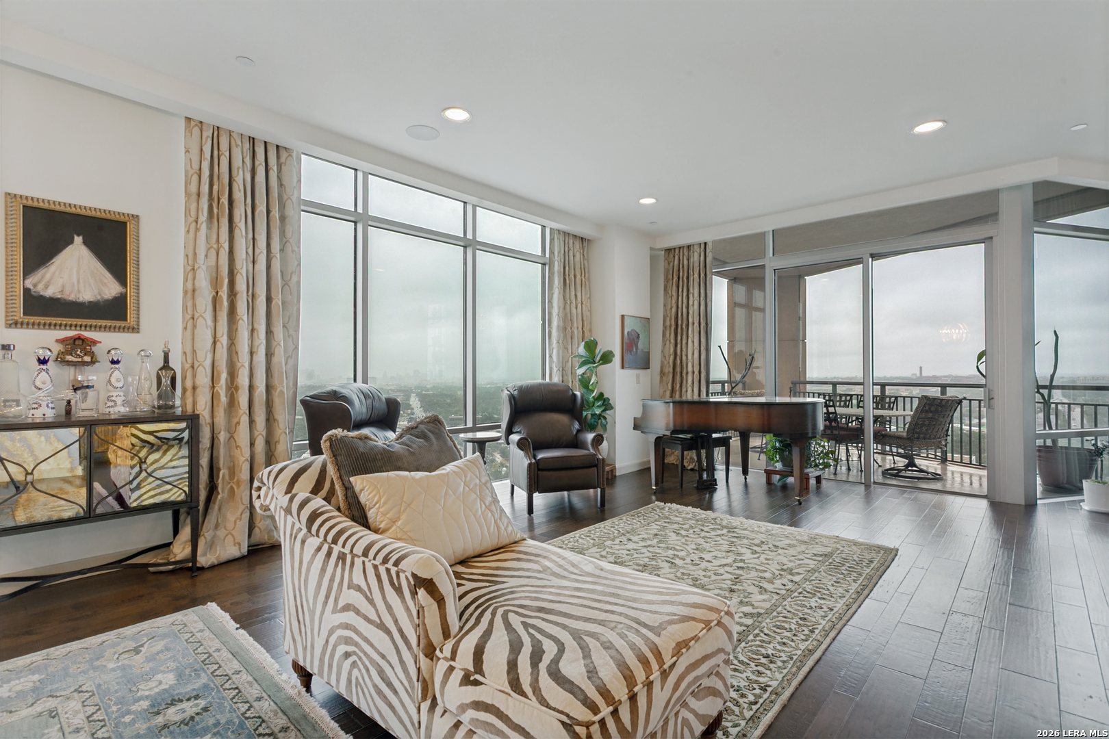 4242 Broadway 1702