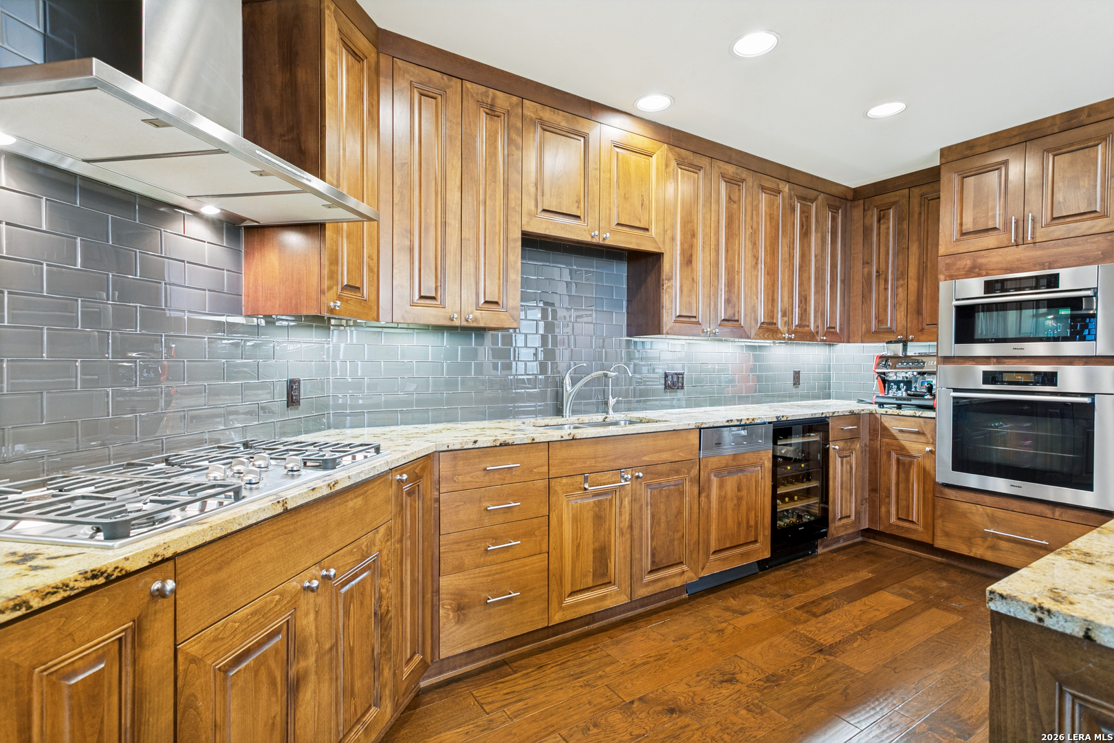 4242 Broadway 1702