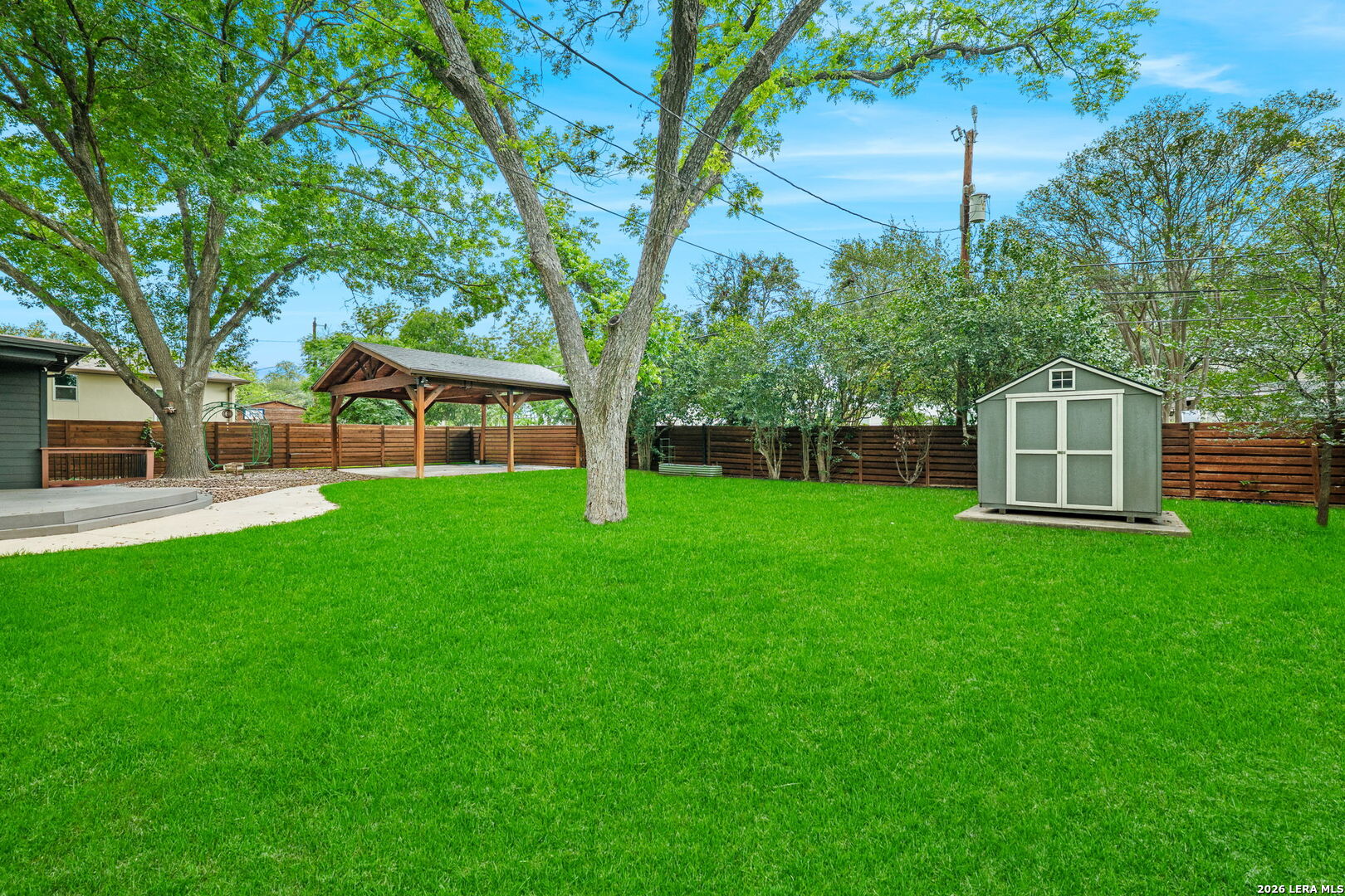 211 ROBINHOOD PL