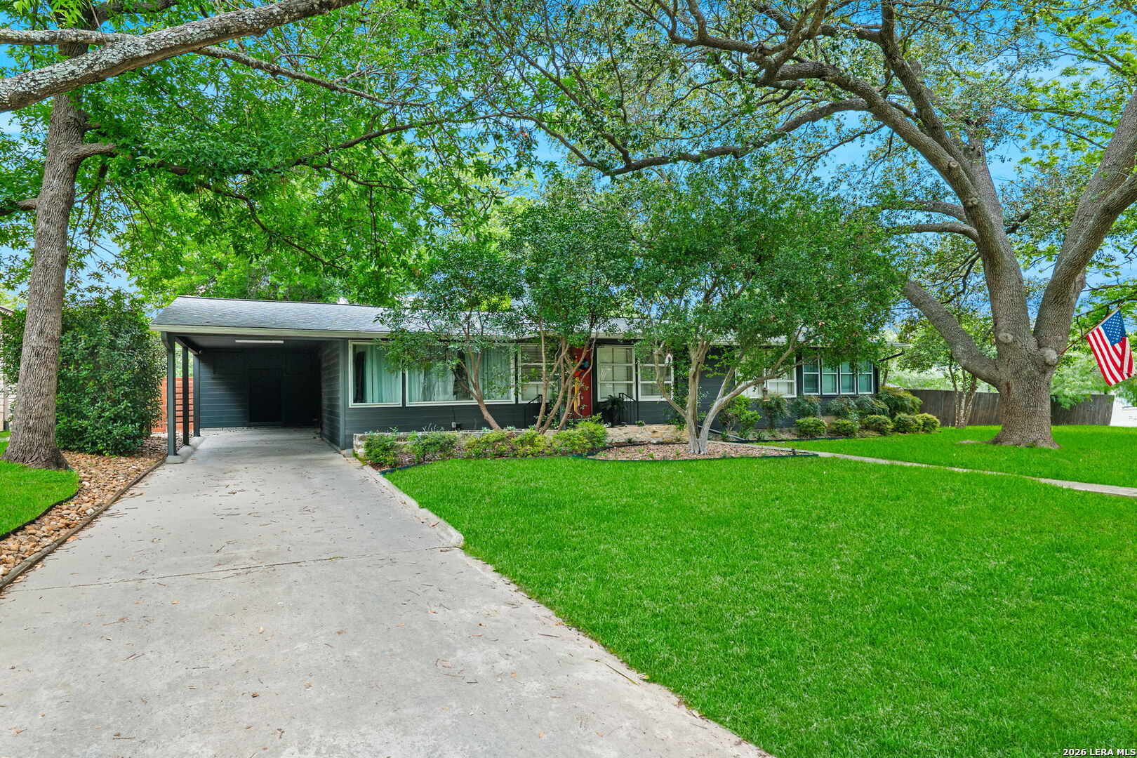 211 ROBINHOOD PL
