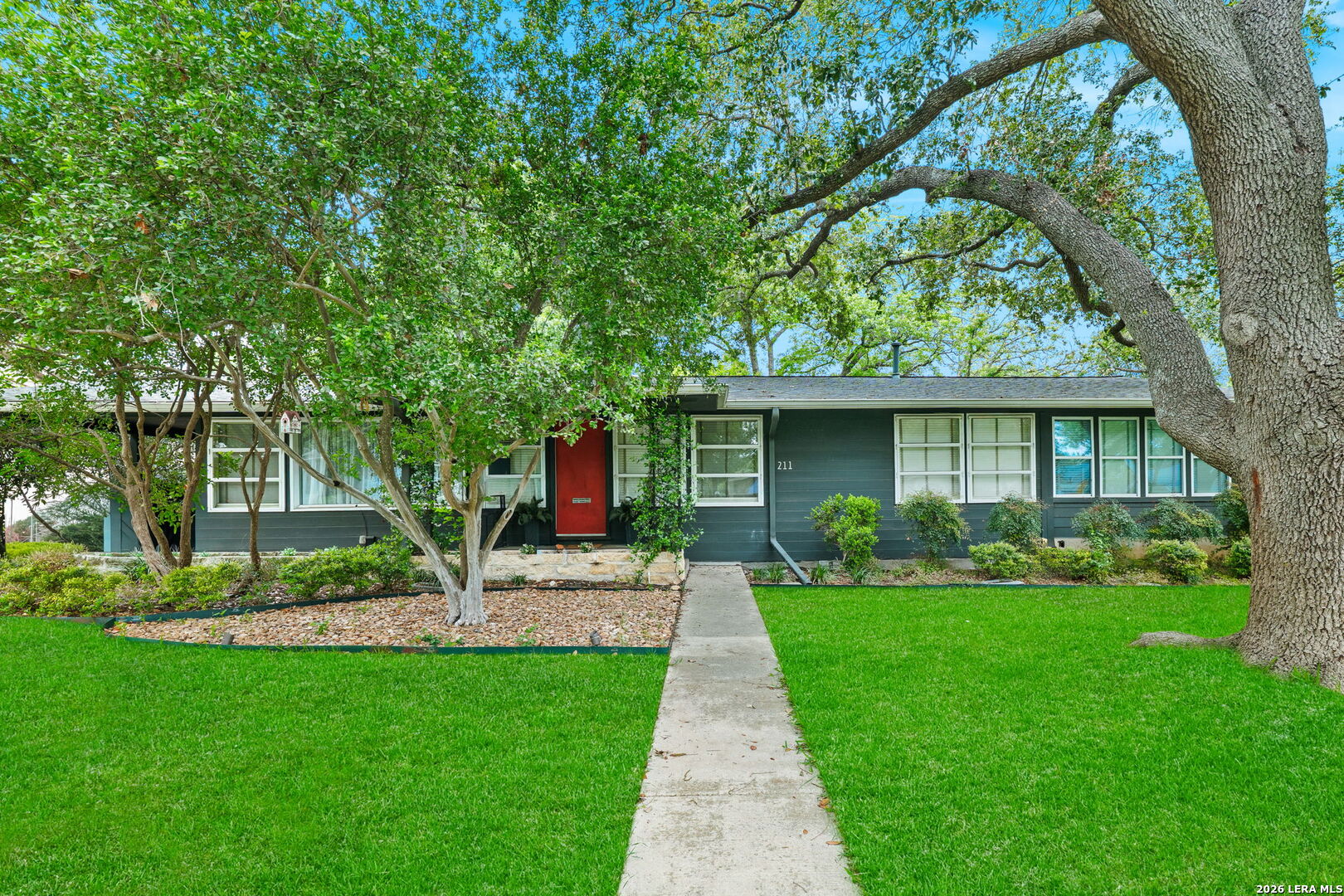 211 ROBINHOOD PL