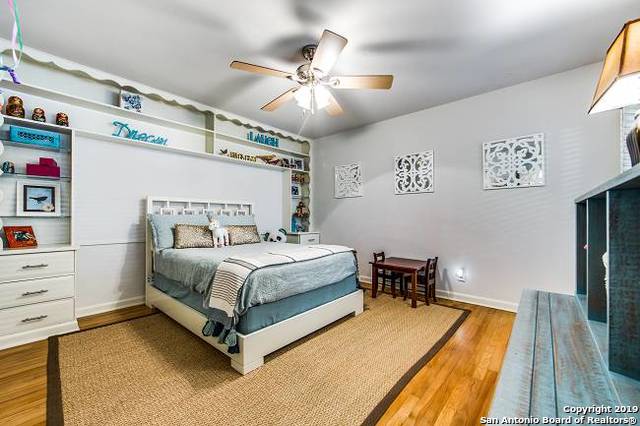 211 ROBINHOOD PL
