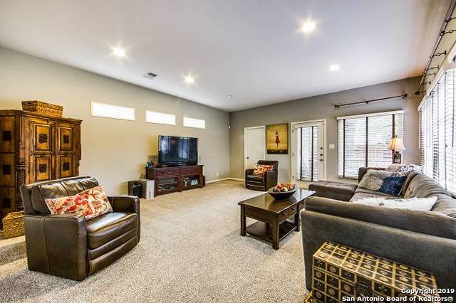 211 ROBINHOOD PL