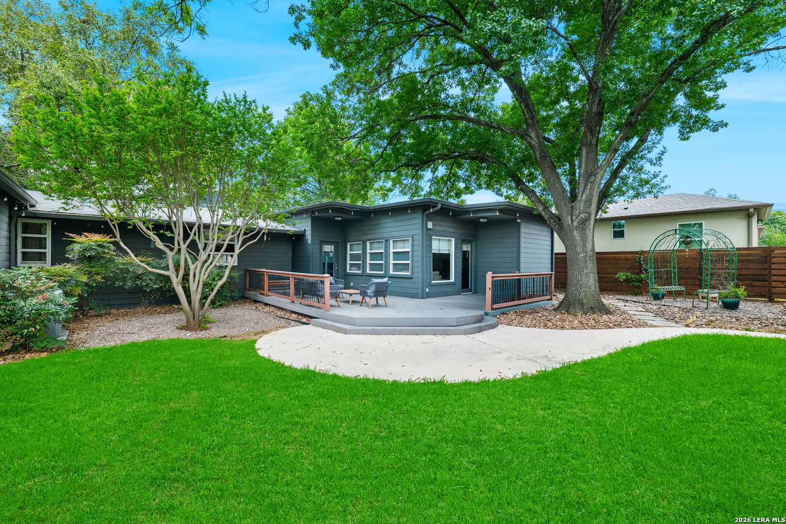 211 ROBINHOOD PL