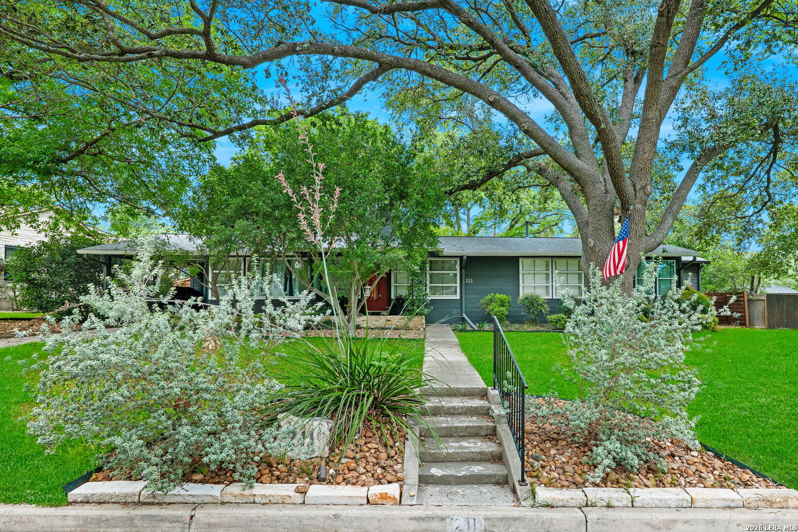 211 ROBINHOOD PL
