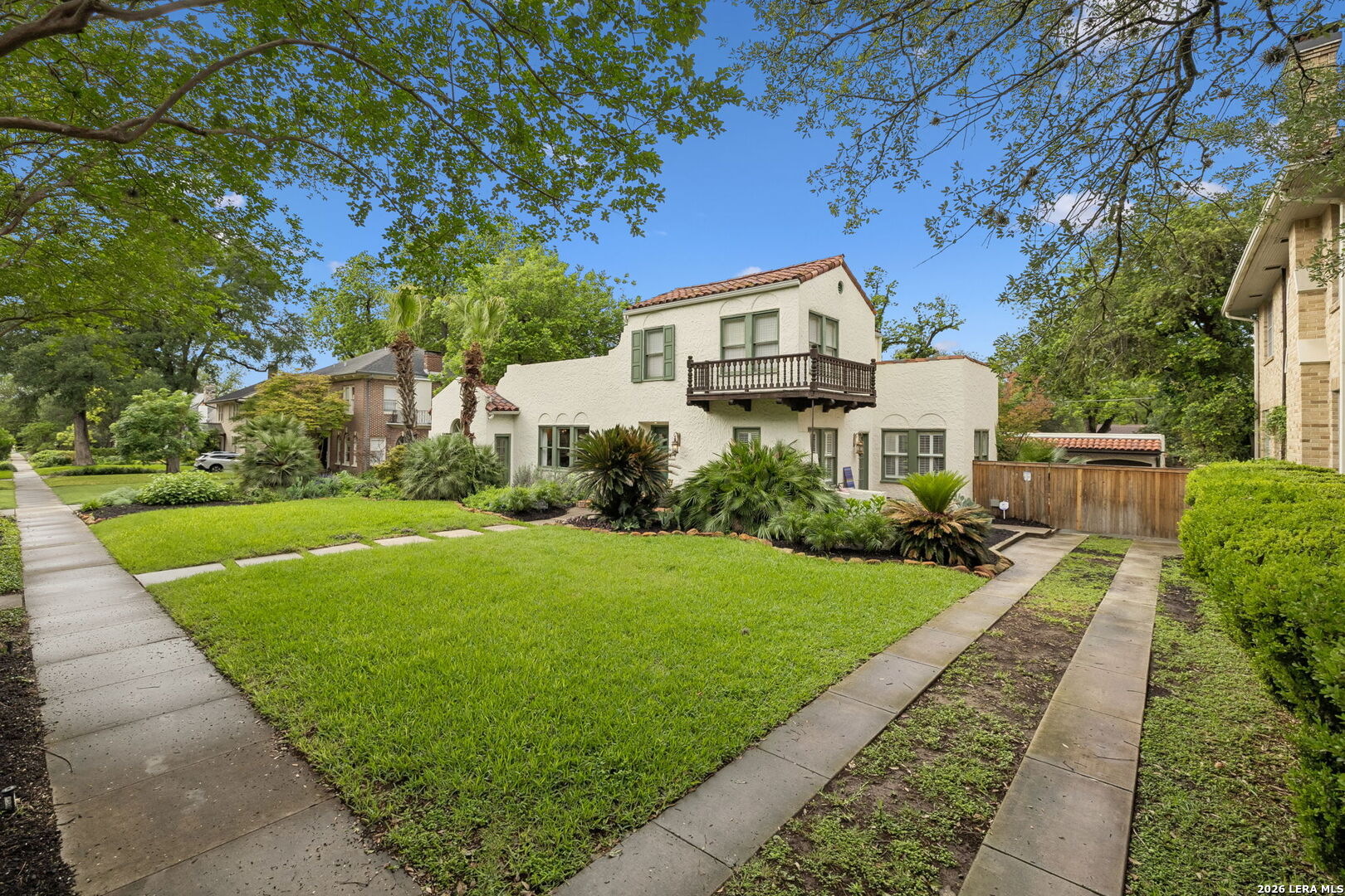 115 E HOLLYWOOD AVE