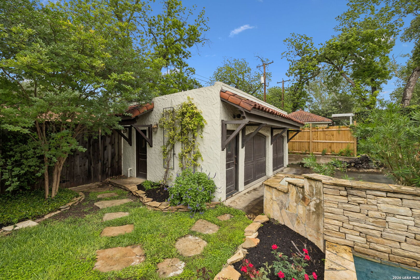 115 E HOLLYWOOD AVE