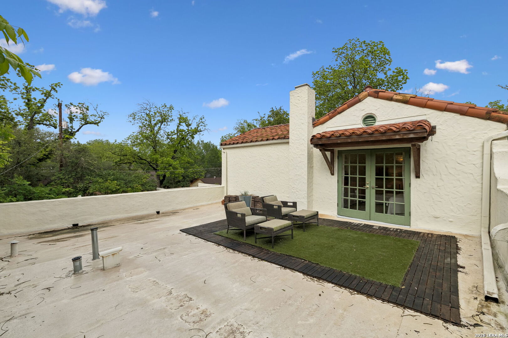 115 E HOLLYWOOD AVE