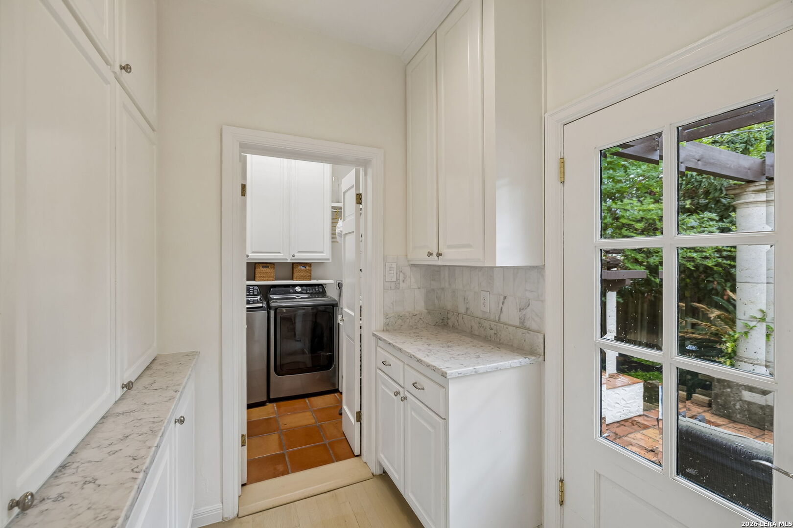 115 E HOLLYWOOD AVE