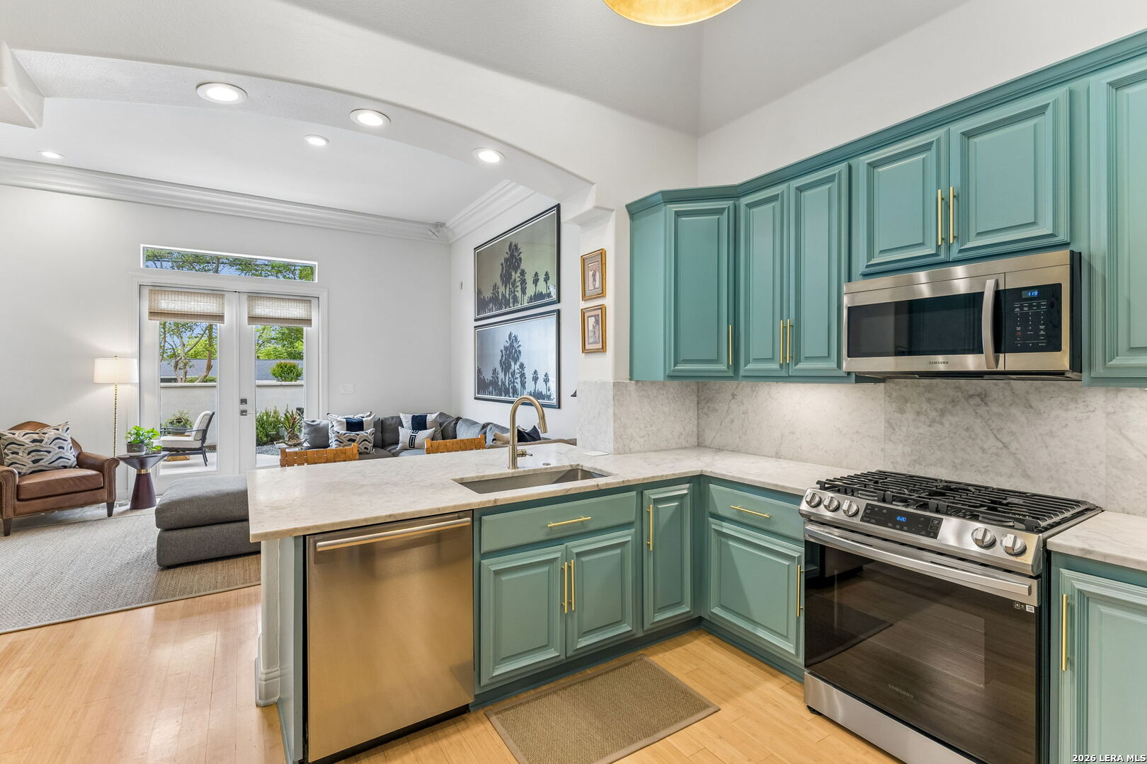 8127 N New Braunfels 701