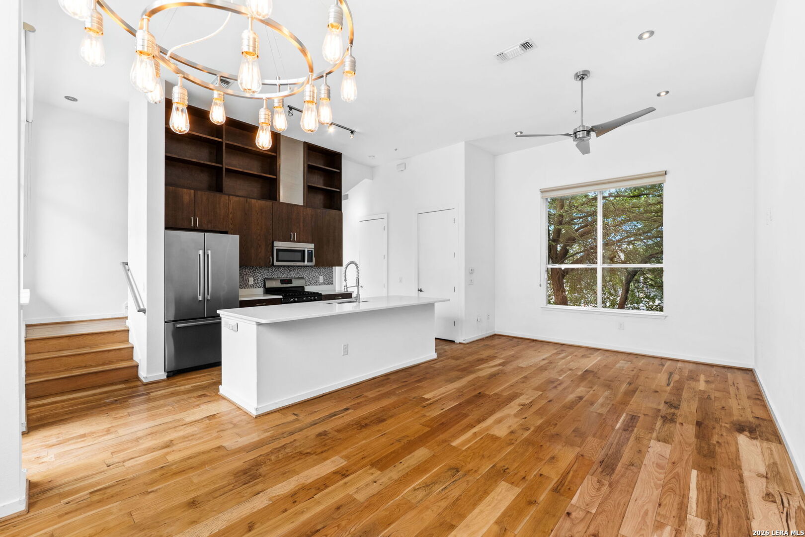 1120 E Quincy