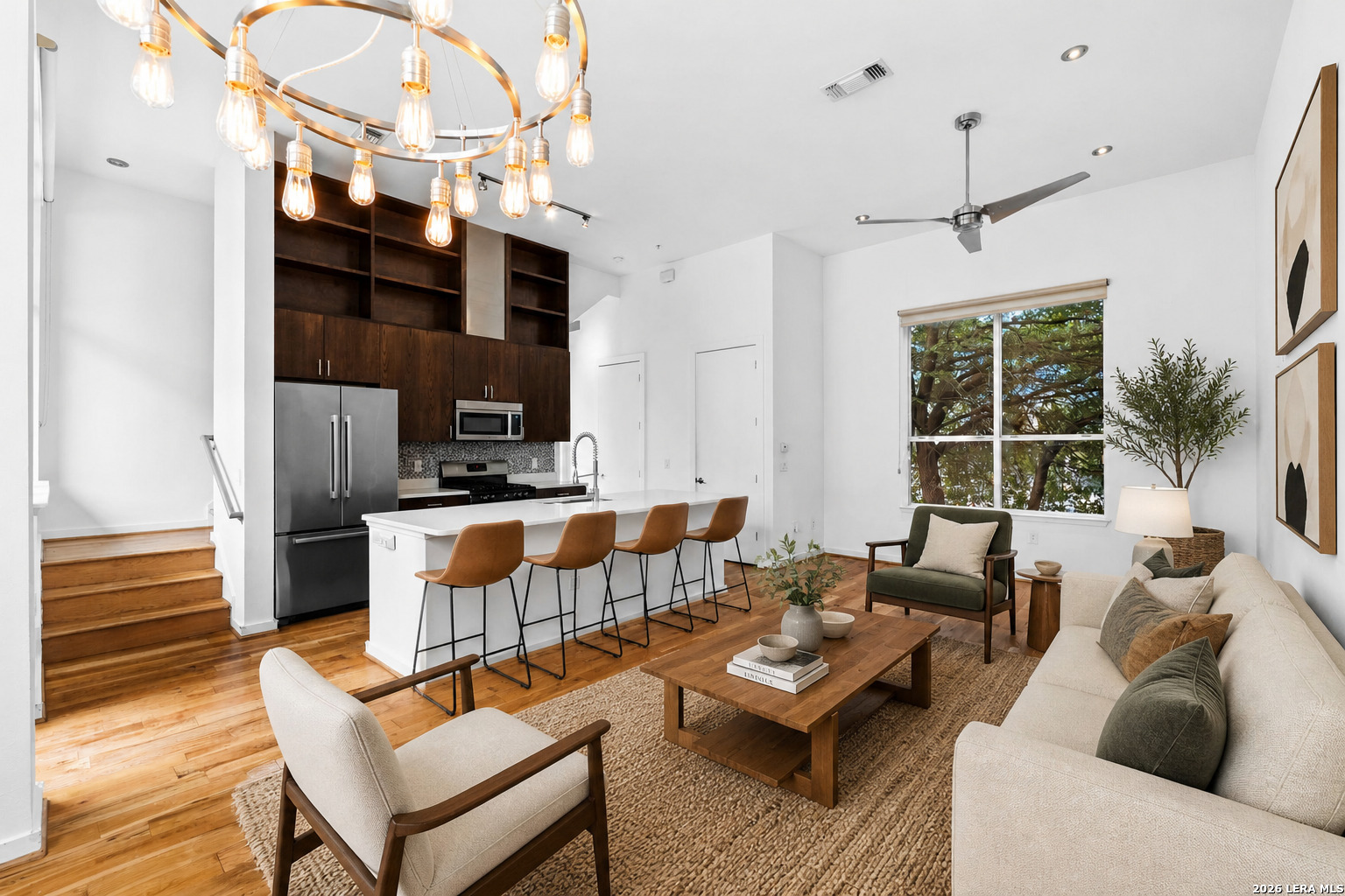 1120 E Quincy