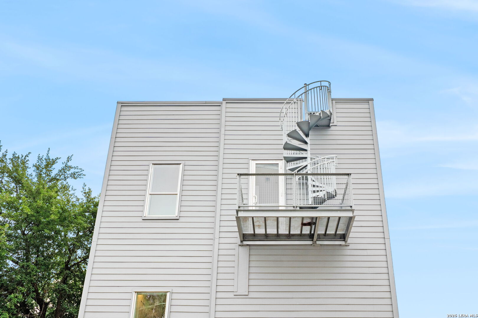 1120 E Quincy