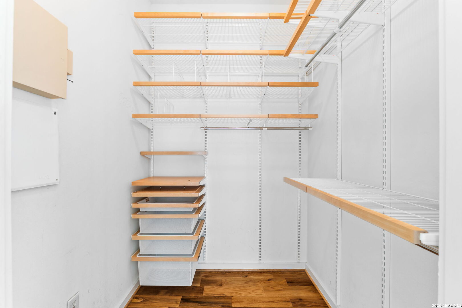 1120 E Quincy