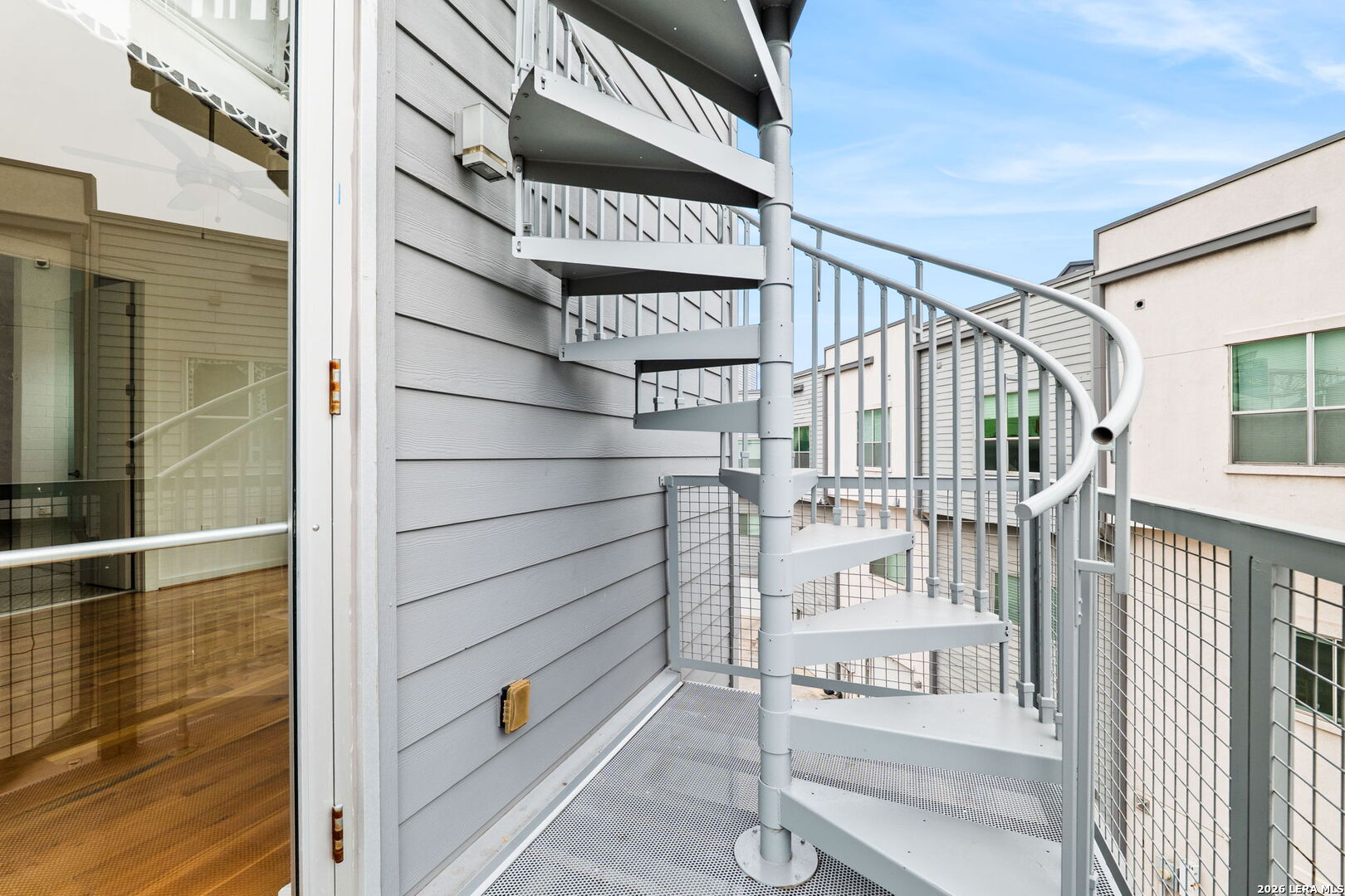 1120 E Quincy