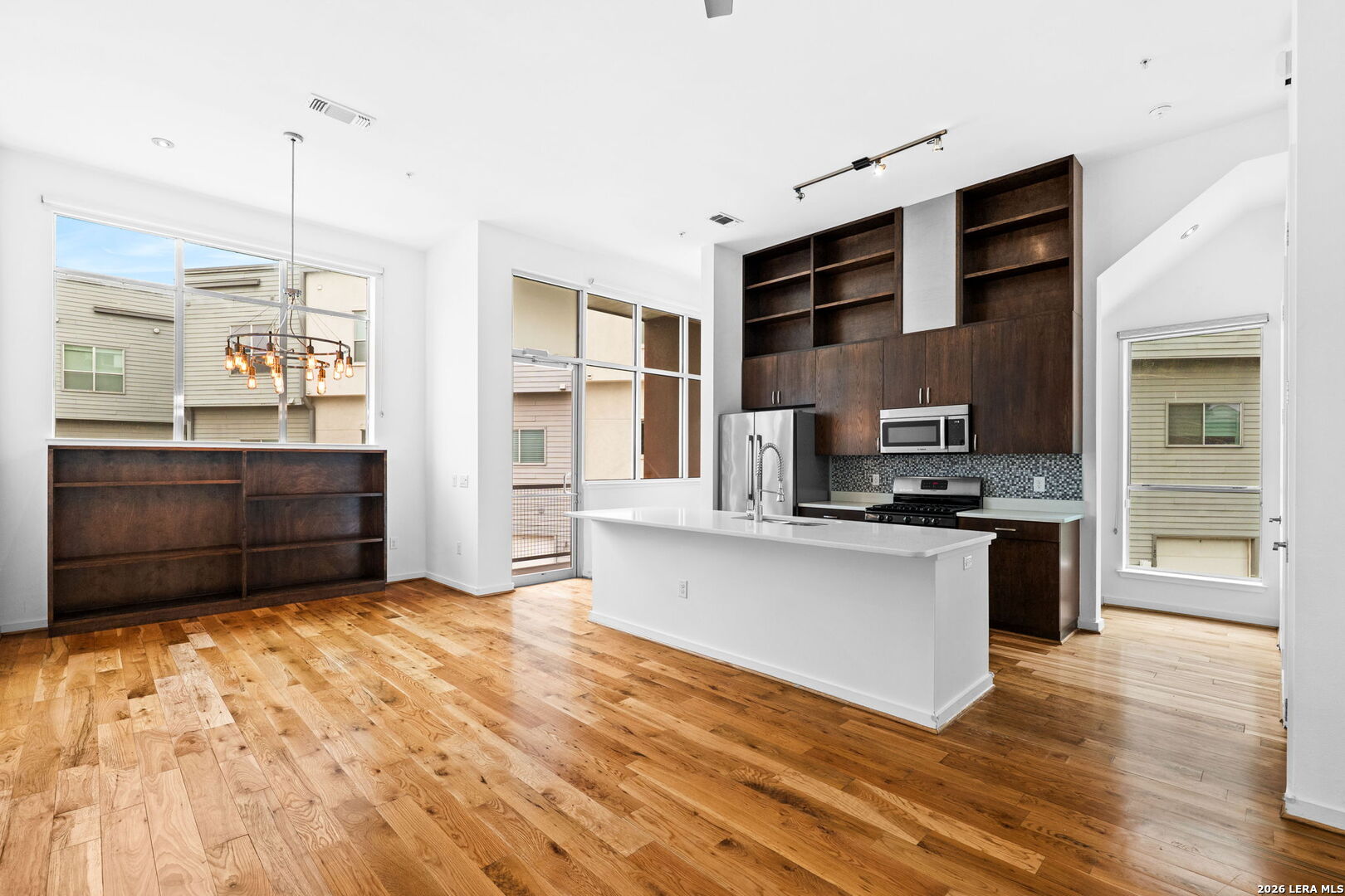 1120 E Quincy