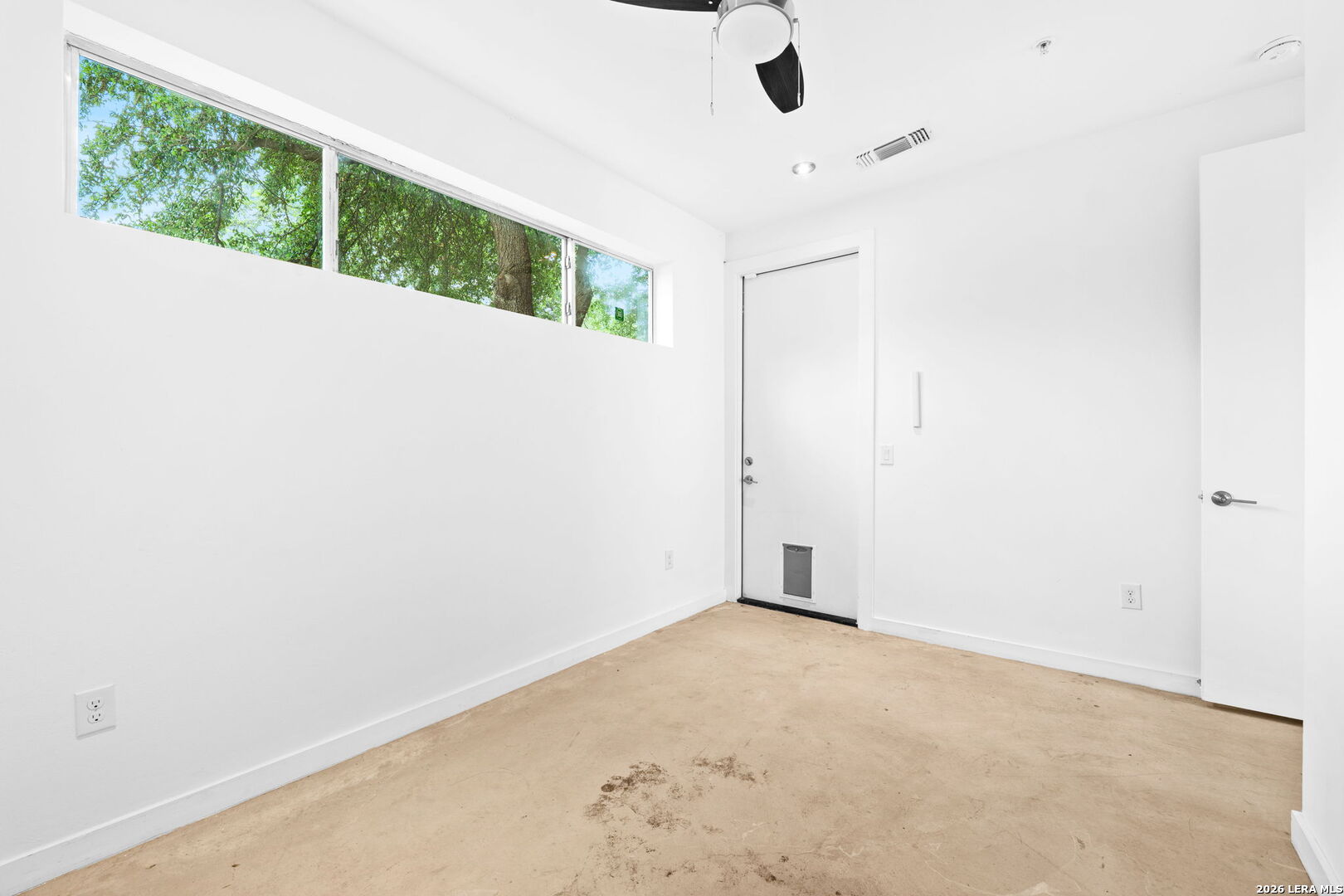 1120 E Quincy