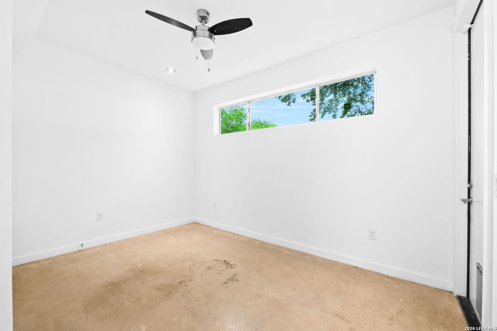 1120 E Quincy