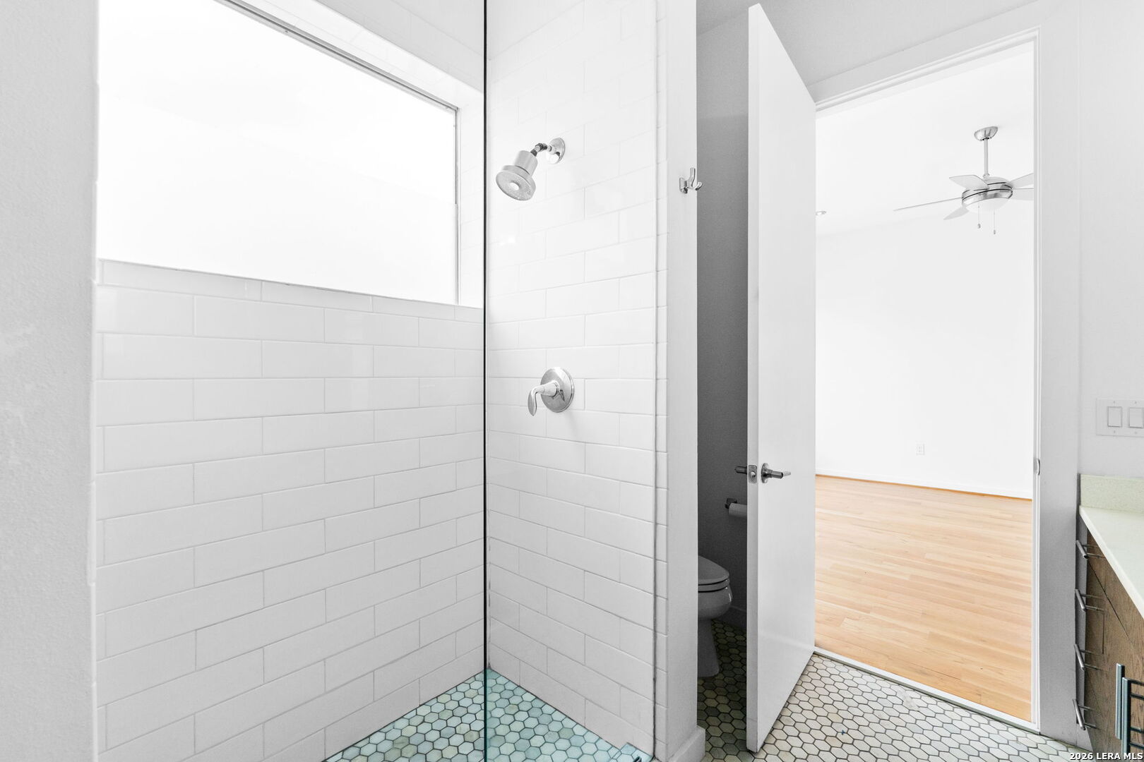 1120 E Quincy