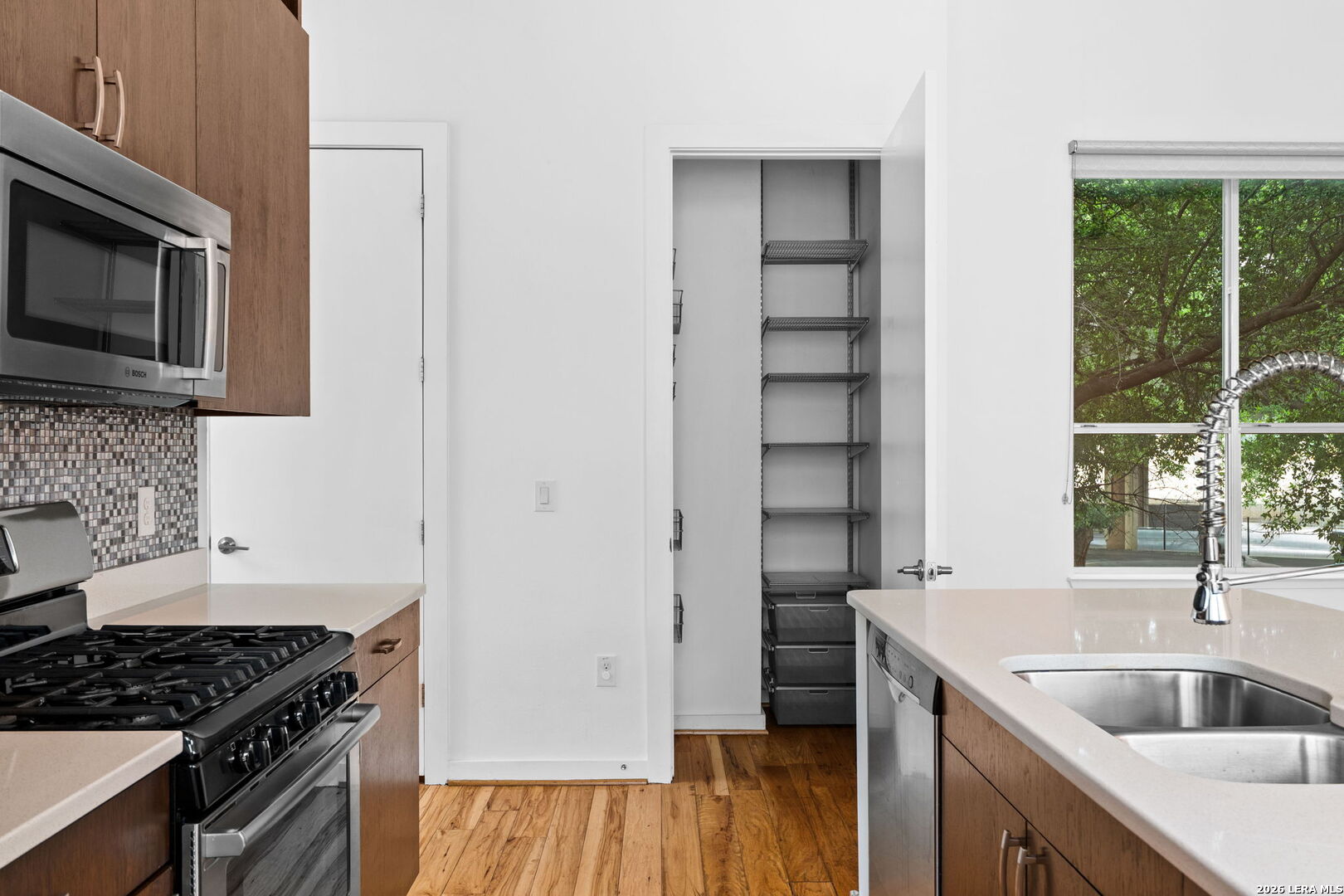 1120 E Quincy