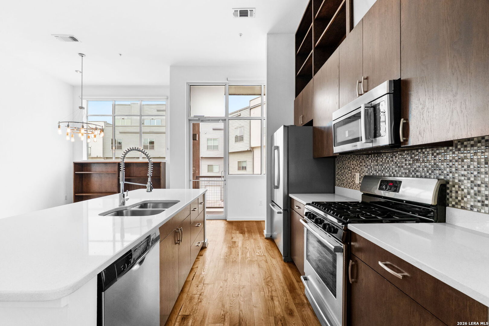 1120 E Quincy