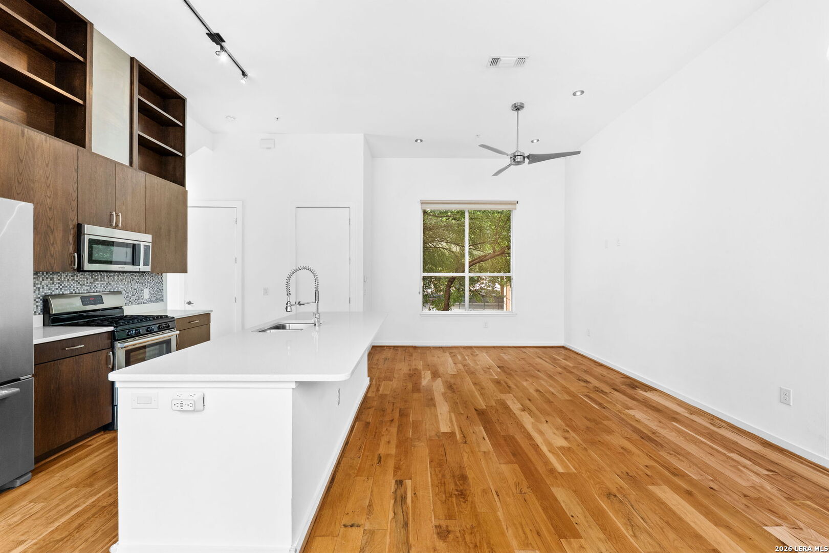 1120 E Quincy