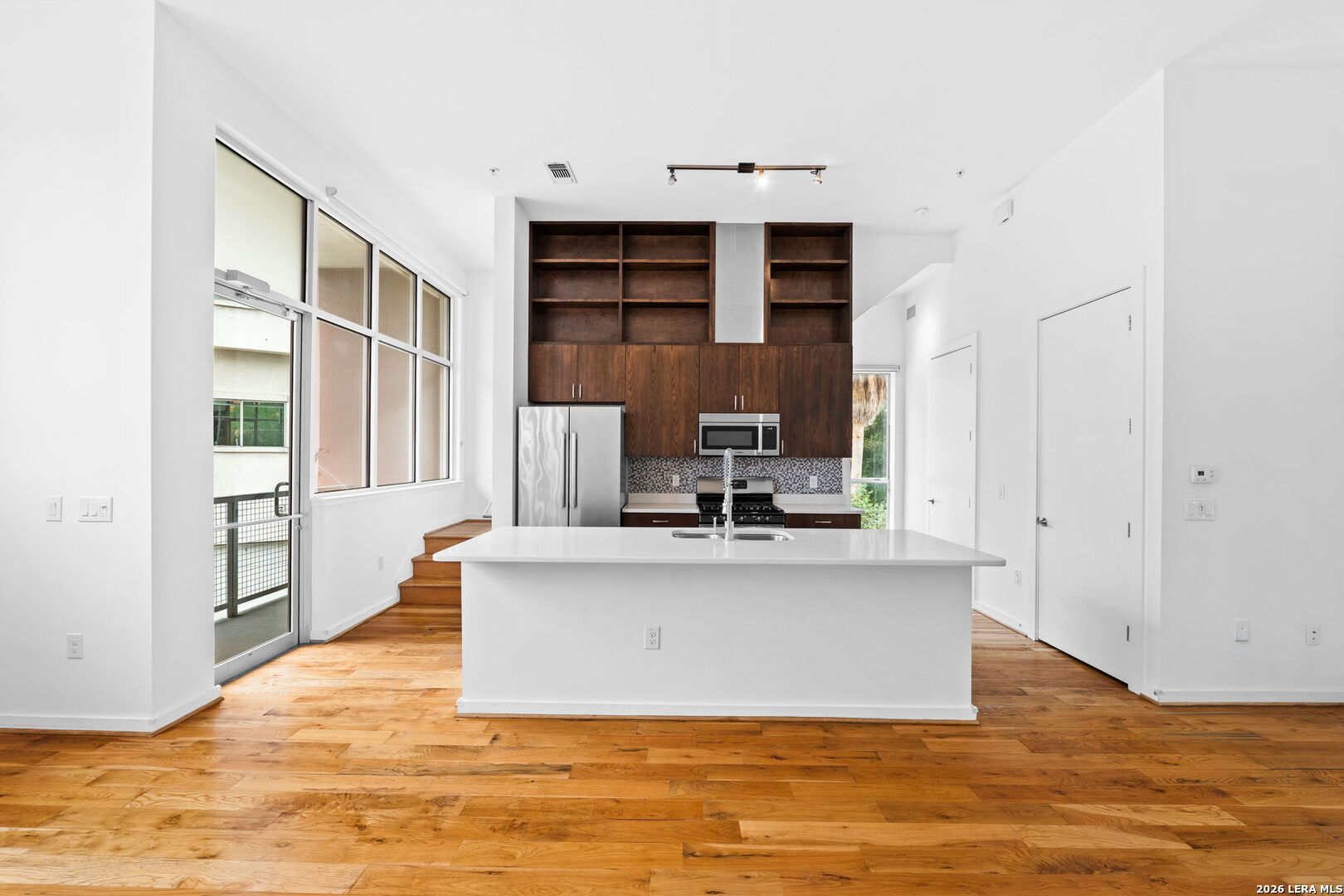 1120 E Quincy