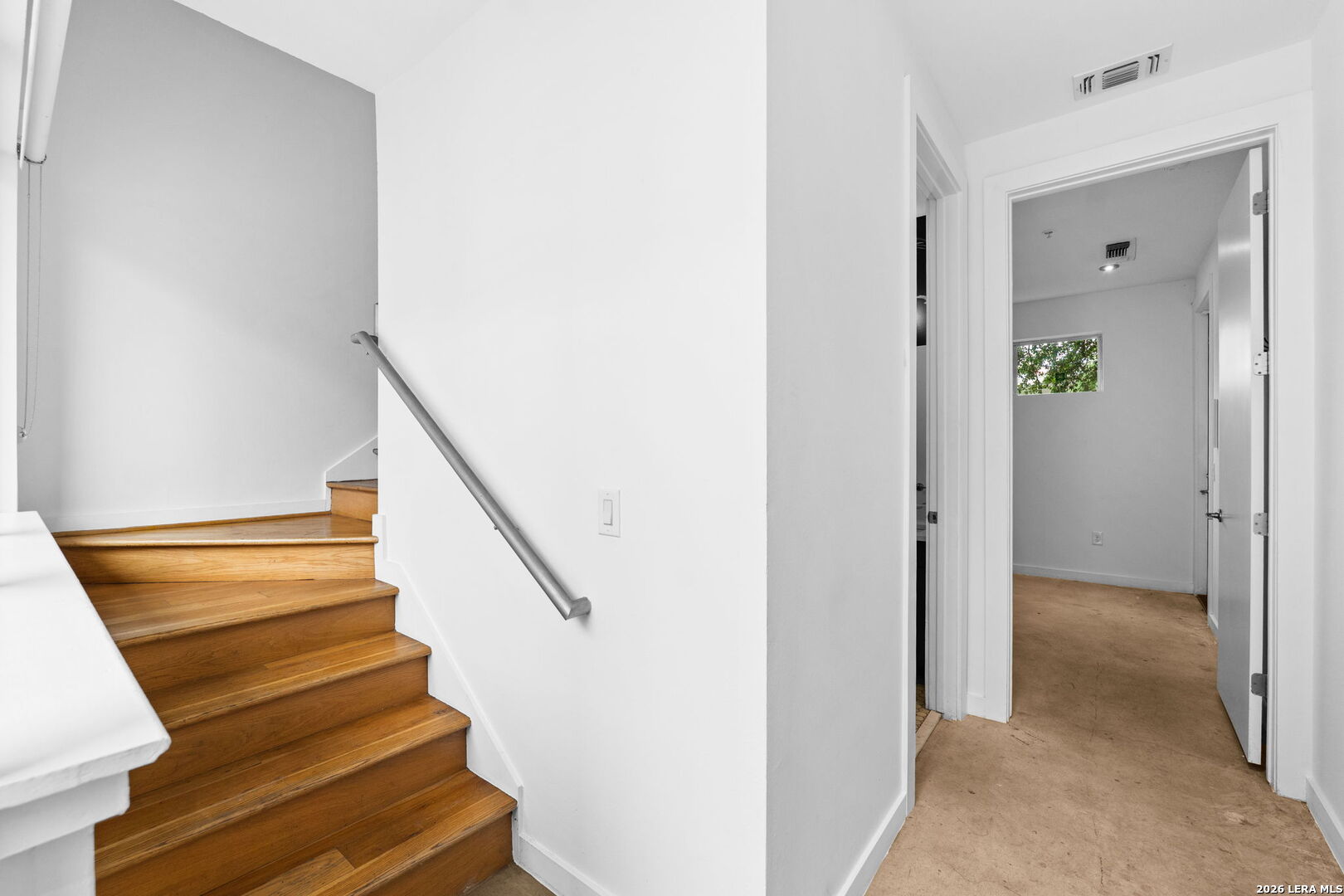 1120 E Quincy