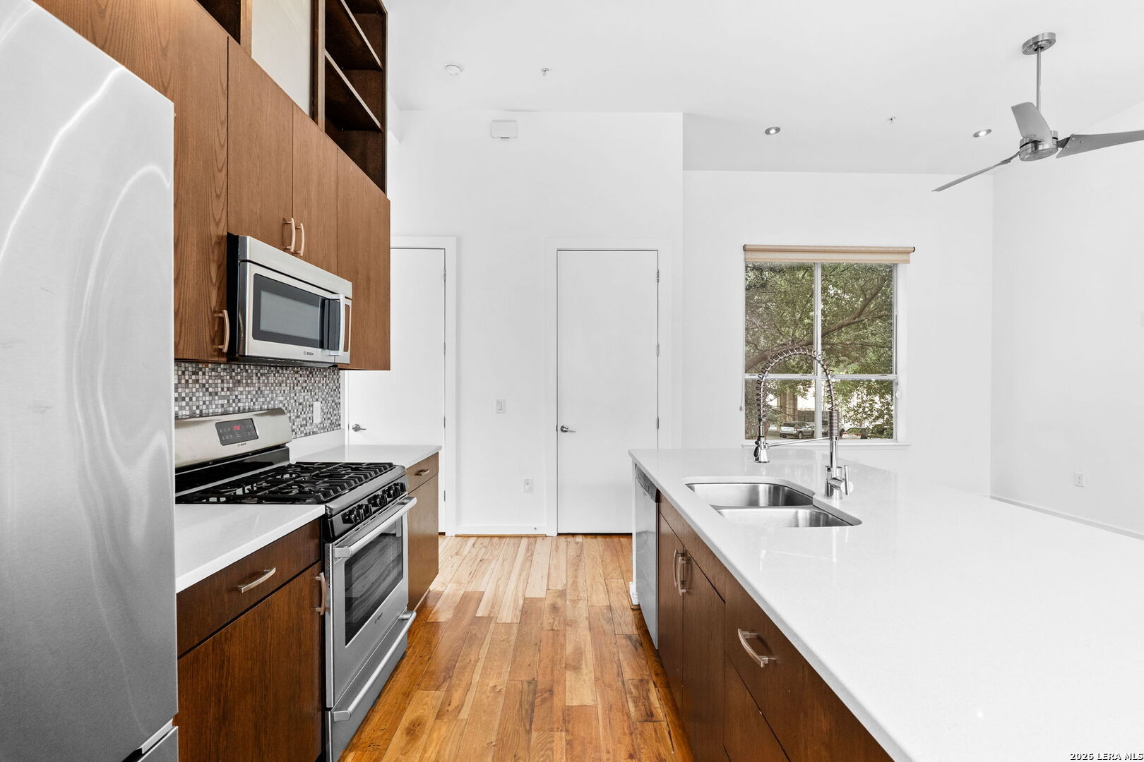 1120 E Quincy