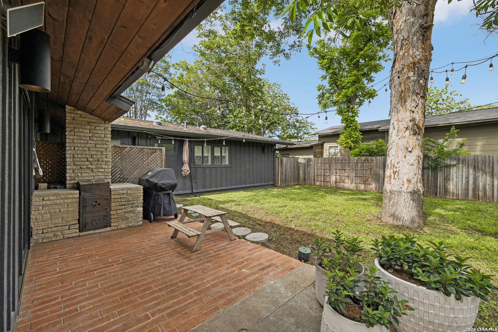 210 WOODCREST DR