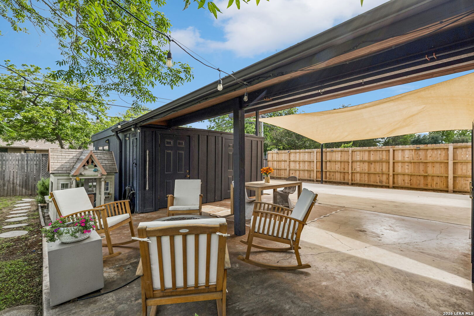 210 WOODCREST DR