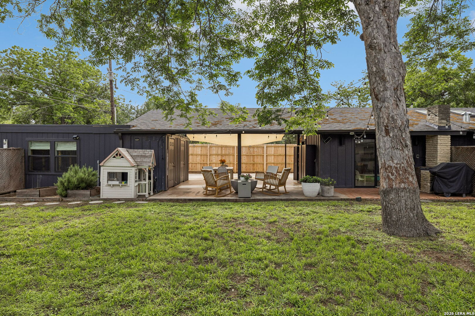 210 WOODCREST DR