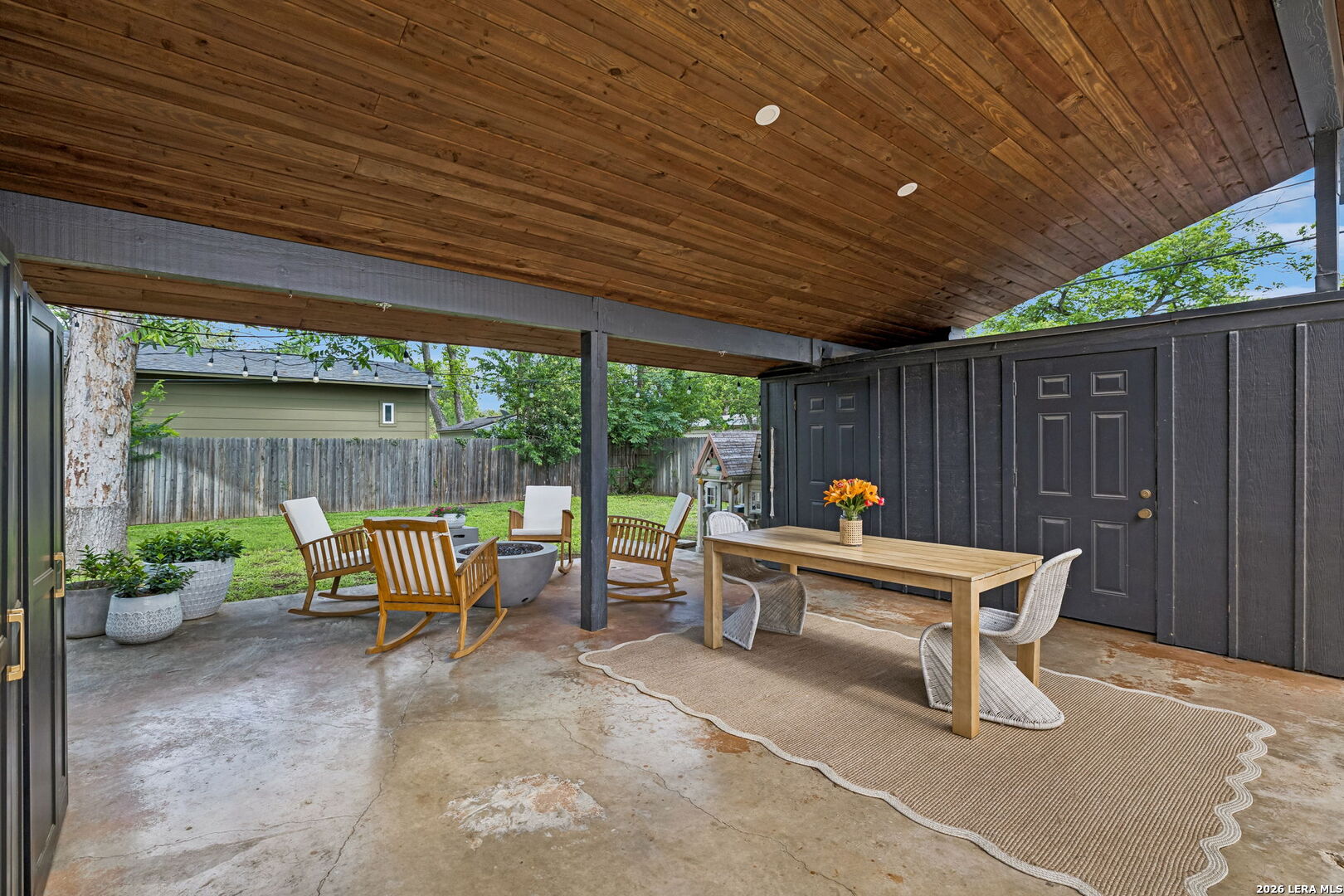 210 WOODCREST DR
