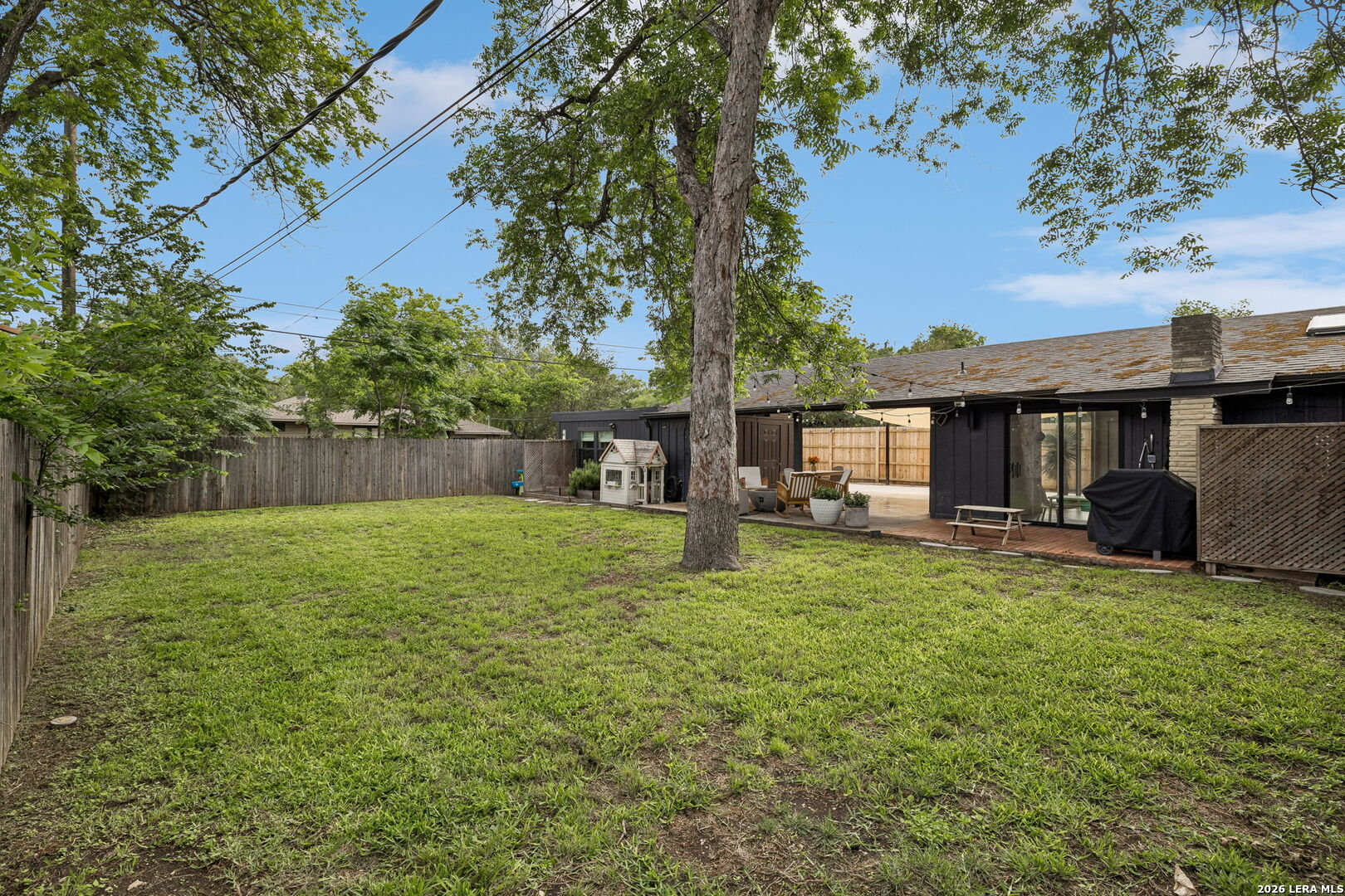 210 WOODCREST DR