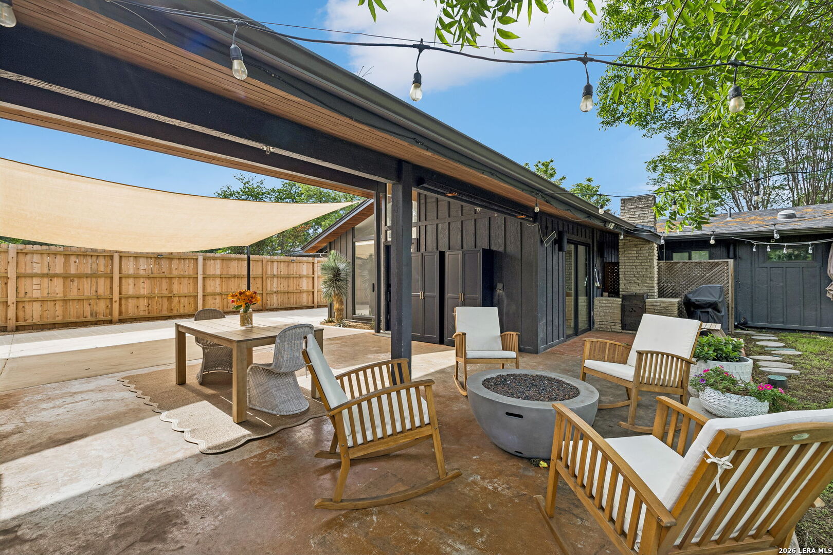 210 WOODCREST DR