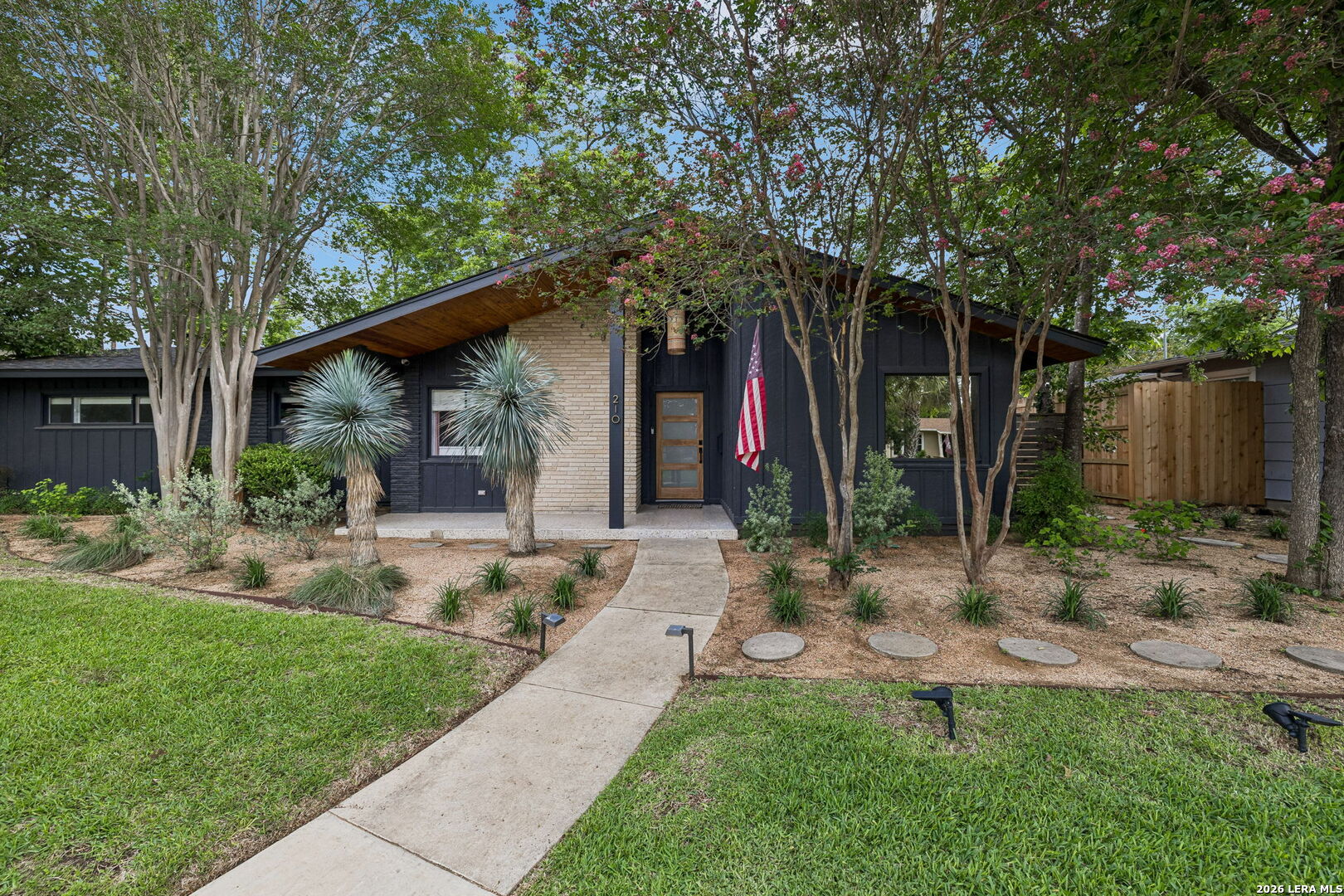 210 WOODCREST DR