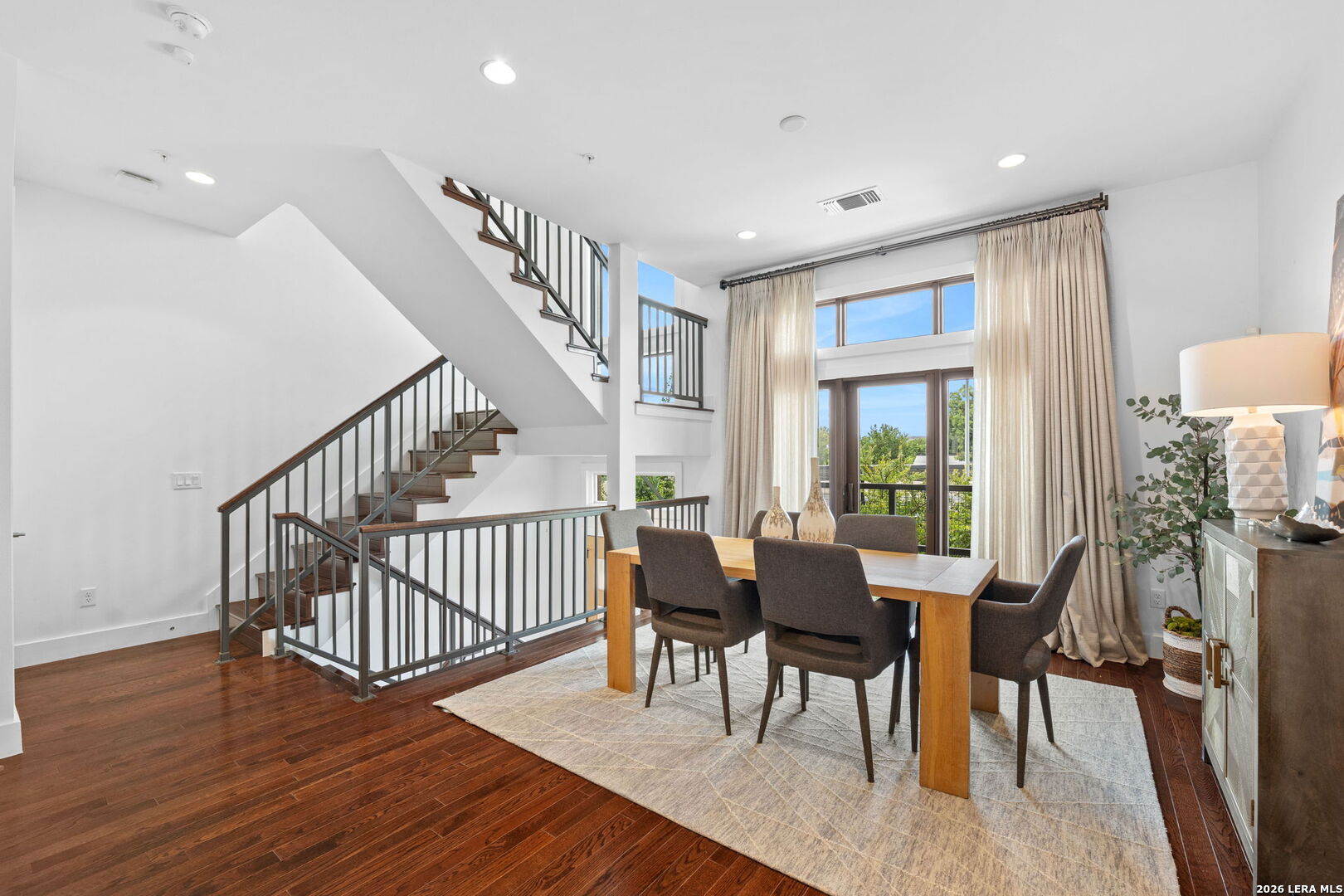 318 W Grayson 203