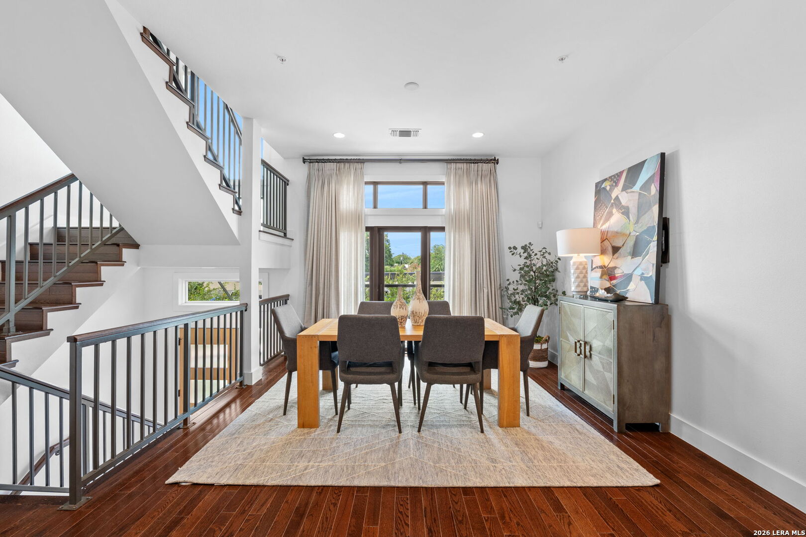 318 W Grayson 203